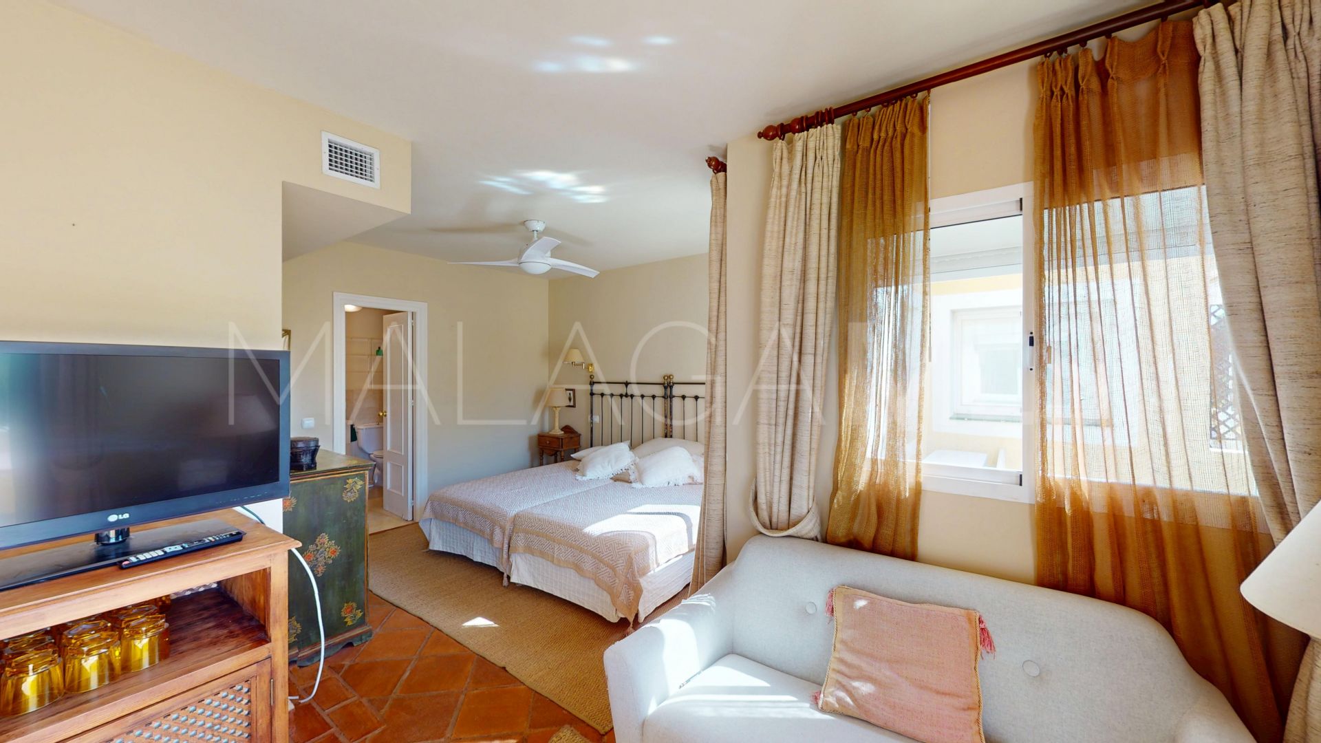 Apartment for sale in Guadalmina Alta with 4 bedrooms