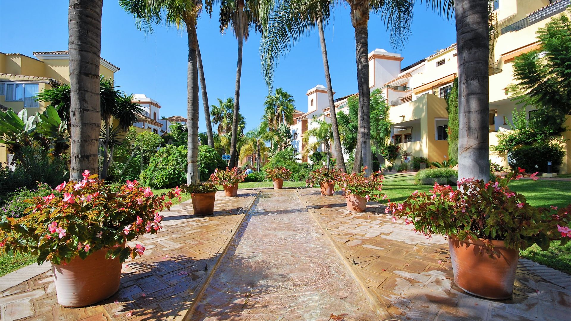 Apartment for sale in Guadalmina Alta with 4 bedrooms