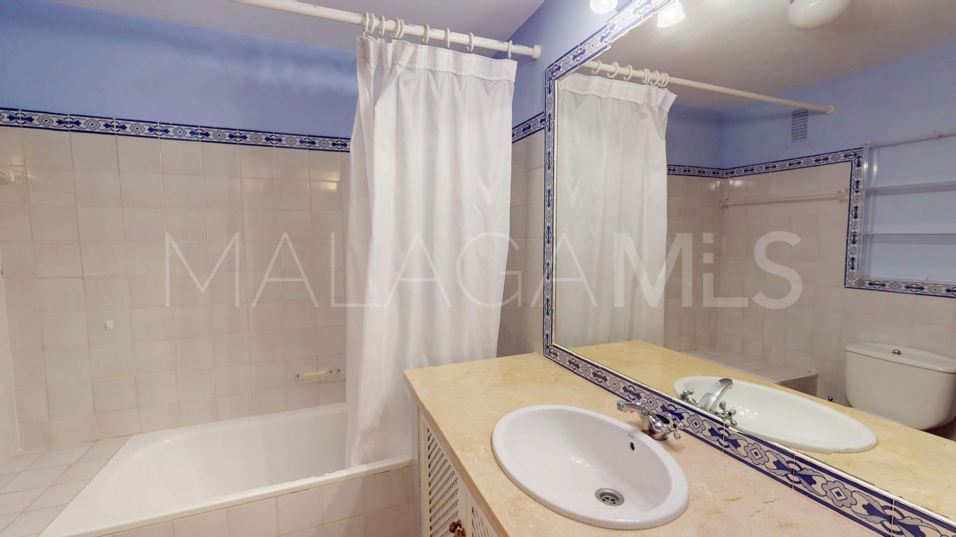 Apartment for sale in Guadalmina Alta with 4 bedrooms