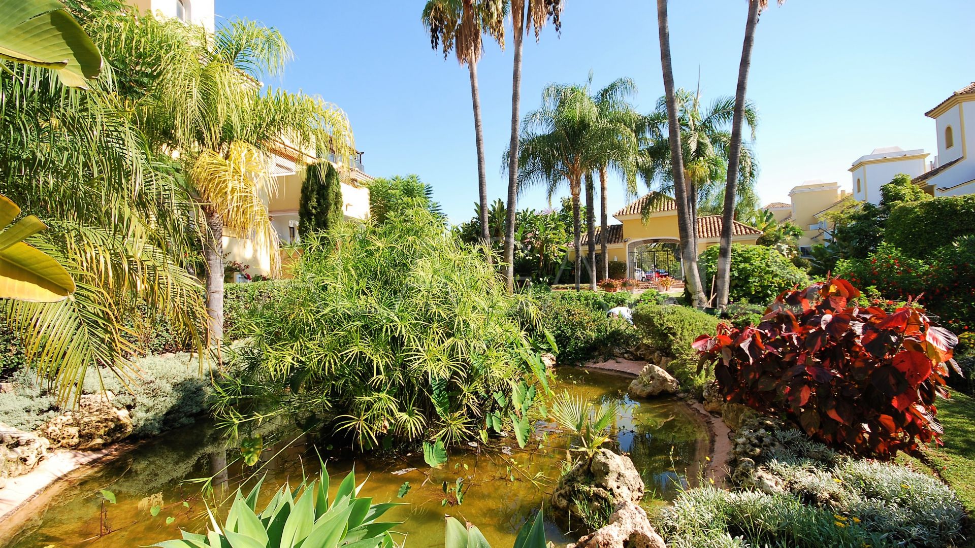 Apartment for sale in Guadalmina Alta with 4 bedrooms