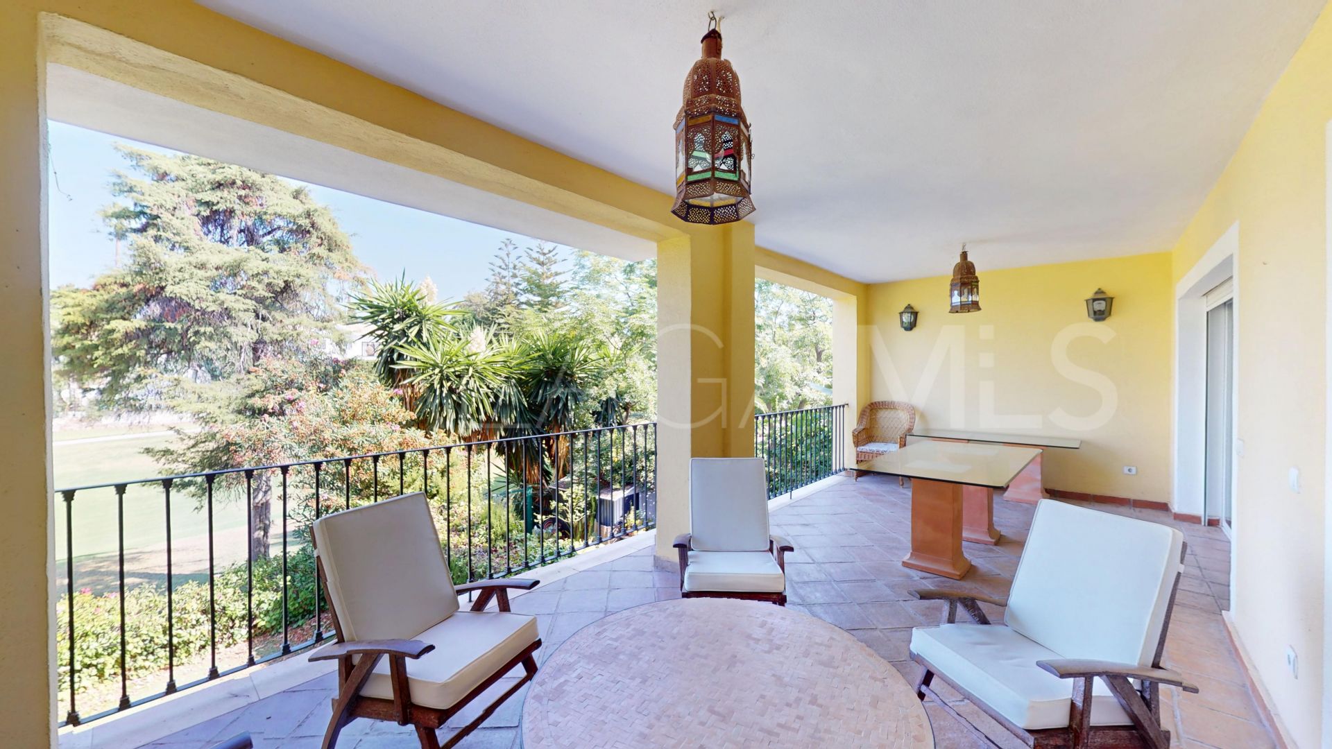 Apartment for sale in Guadalmina Alta with 4 bedrooms