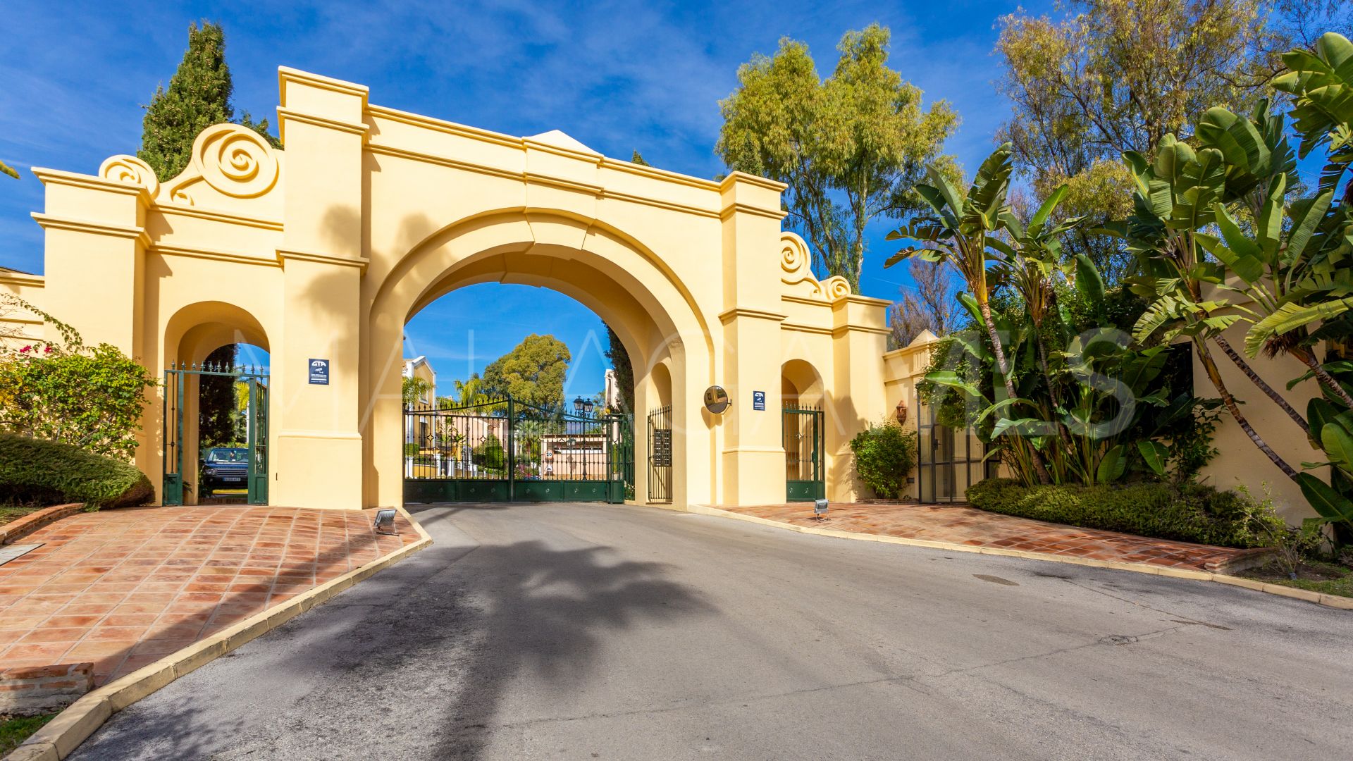 Maison de ville for sale in Isla de Guadalmina