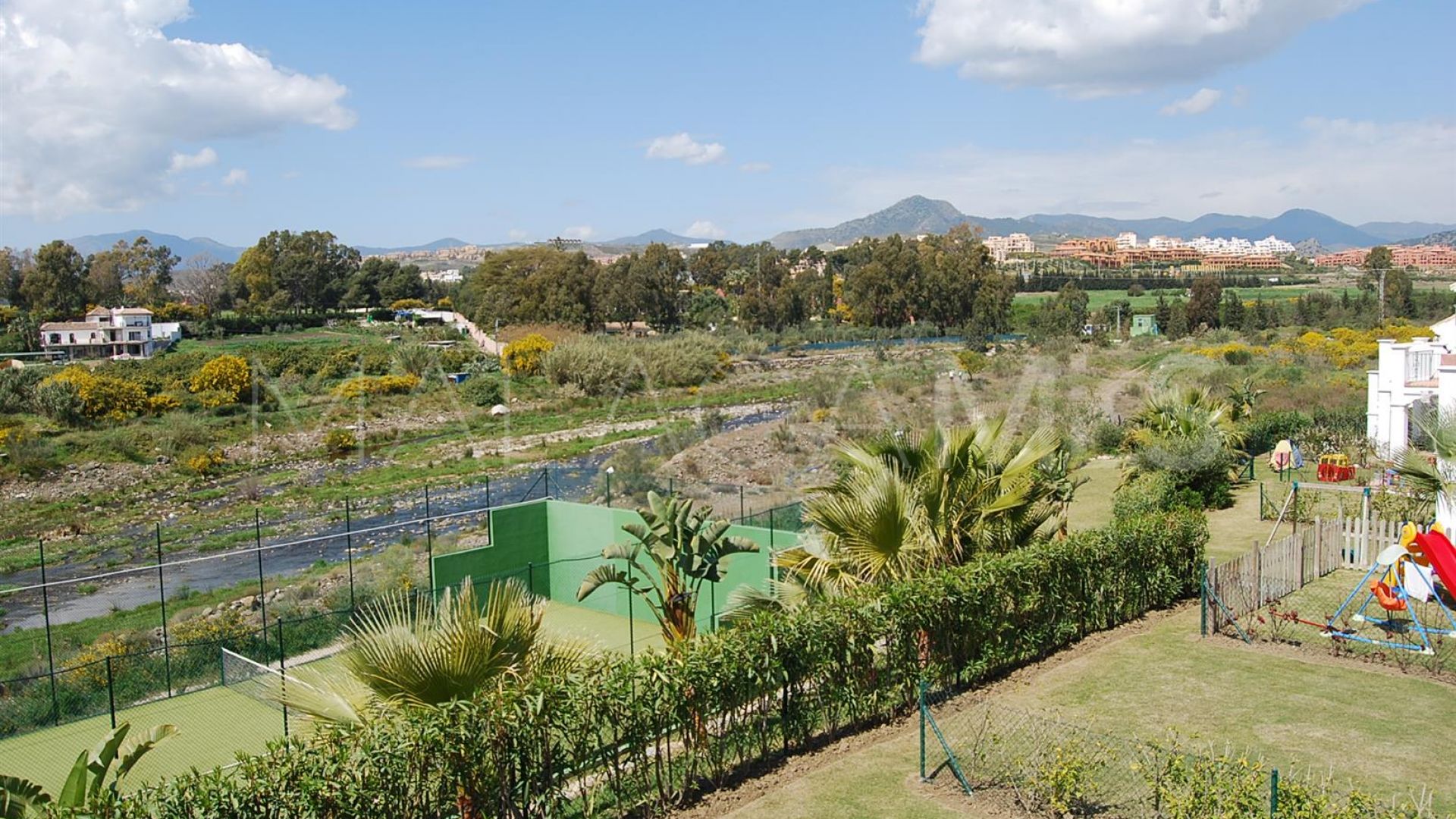 Adosado for sale in Guadalmina Alta de 4 bedrooms
