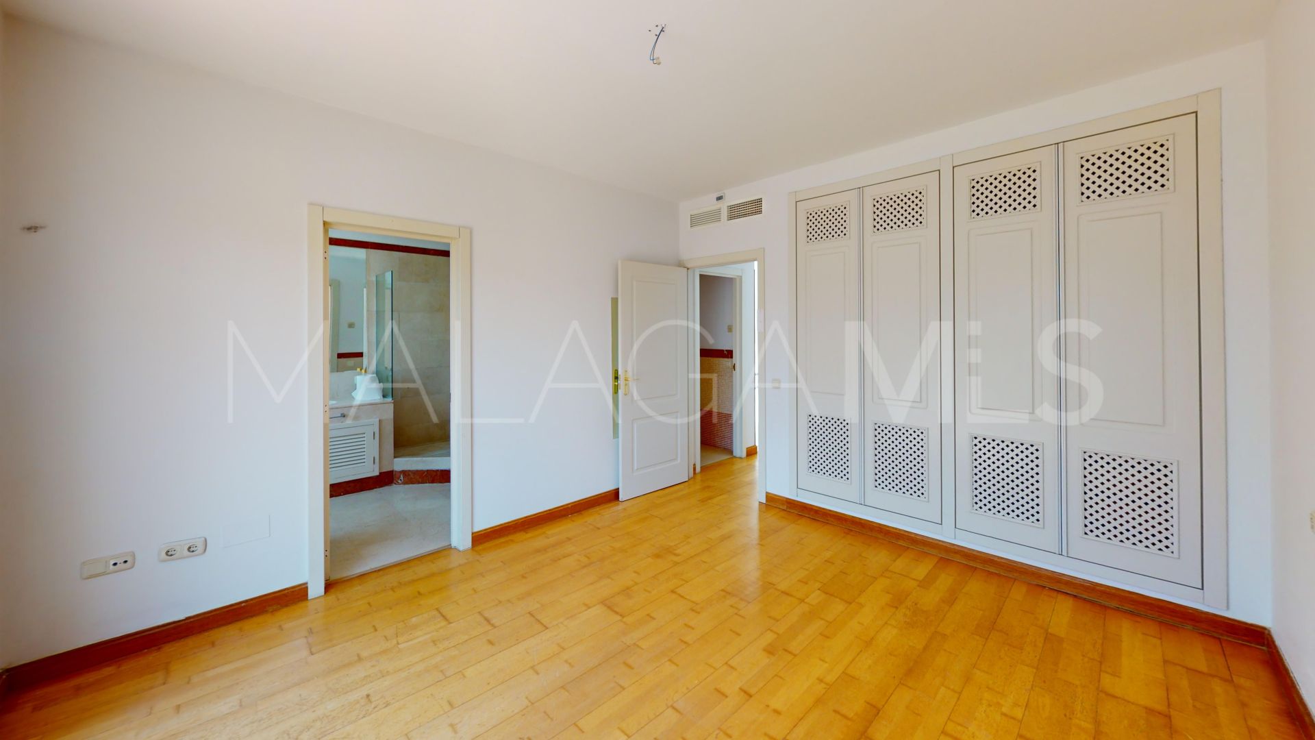 Adosado for sale in Guadalmina Alta de 4 bedrooms