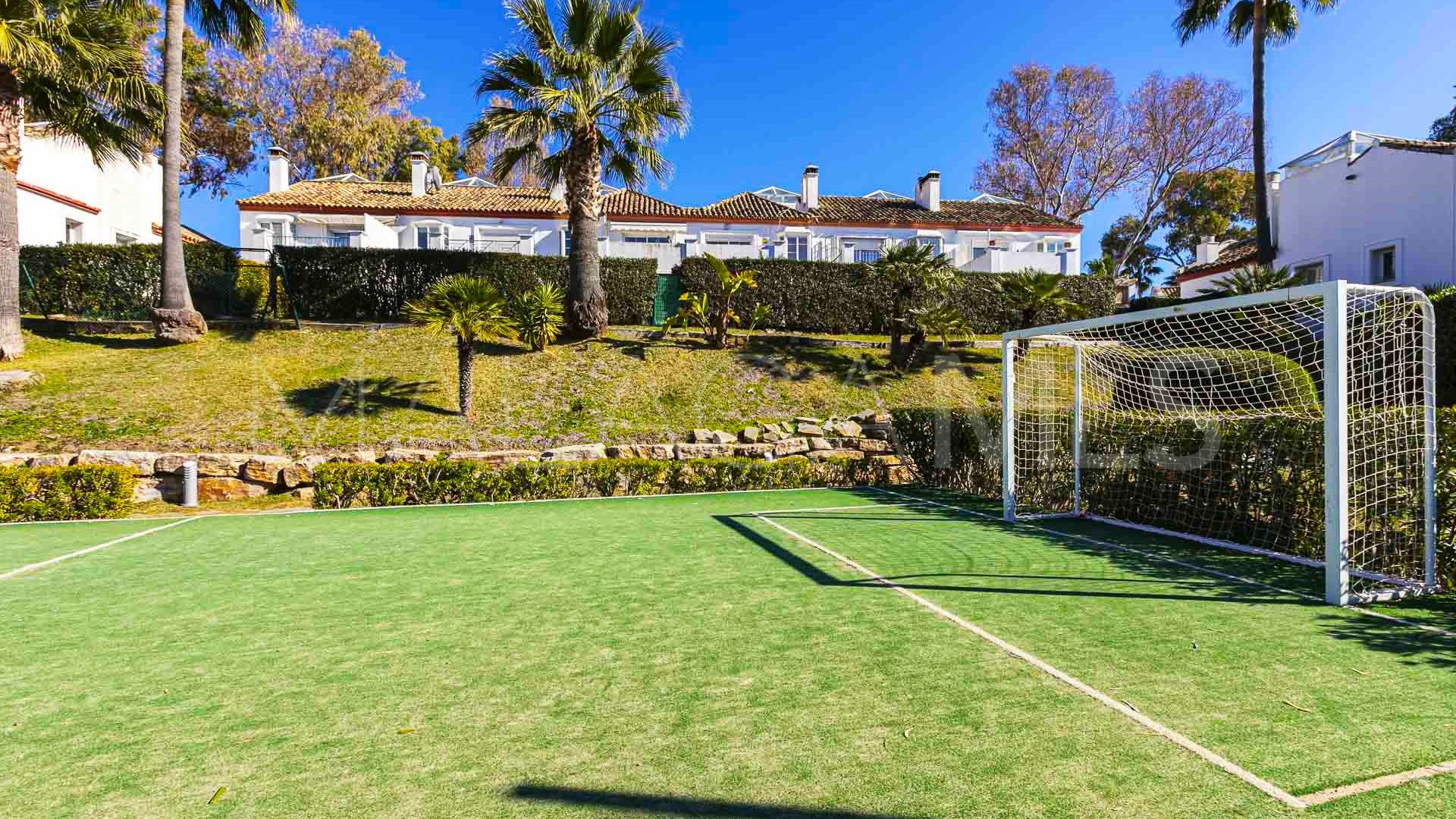 Adosado for sale in Guadalmina Alta de 4 bedrooms