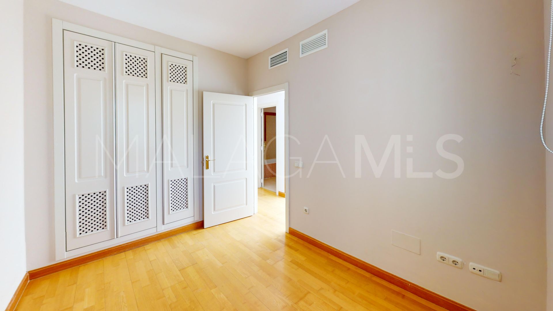Adosado for sale in Guadalmina Alta de 4 bedrooms