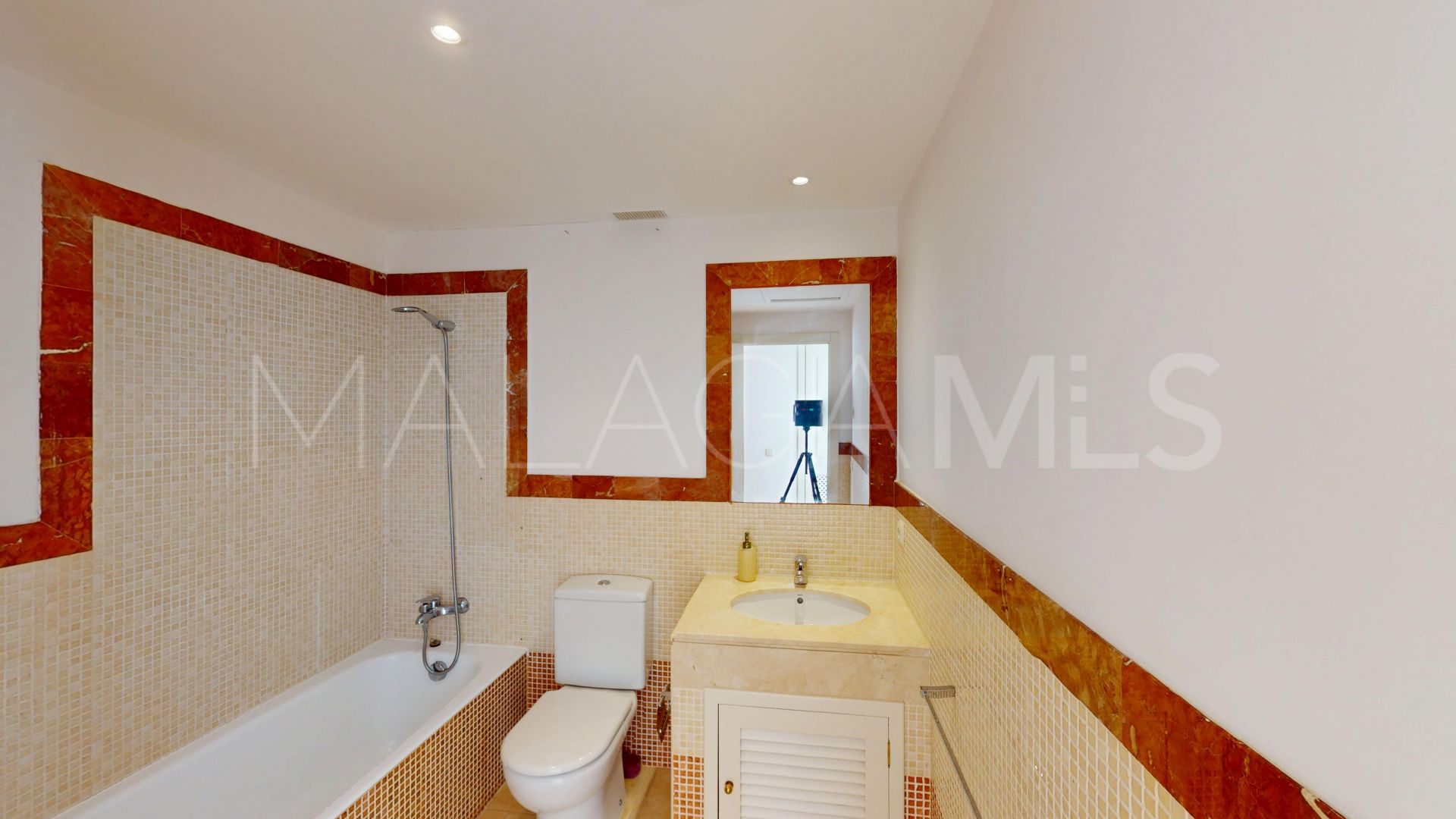 Adosado for sale in Guadalmina Alta de 4 bedrooms
