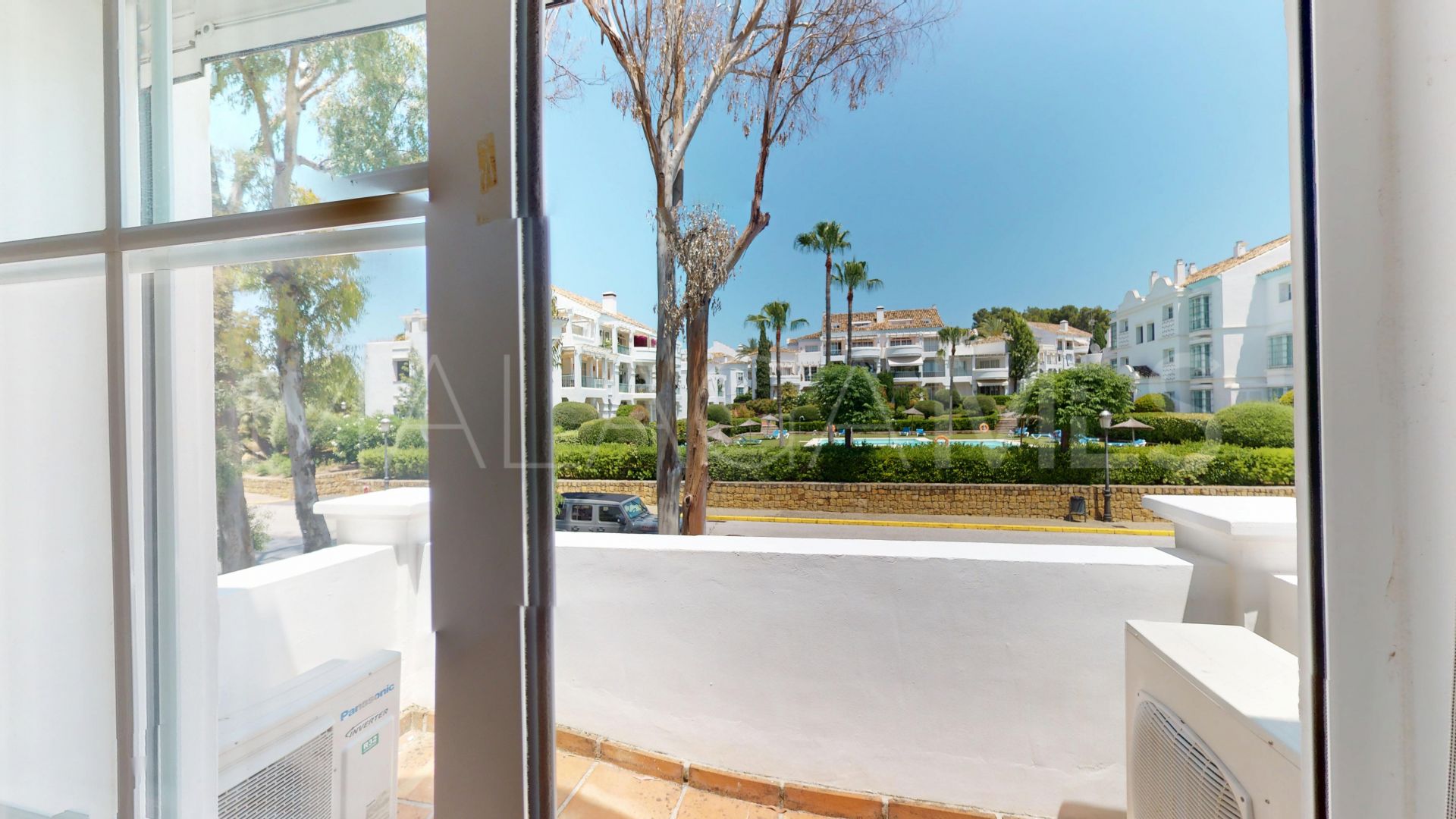 Adosado for sale in Guadalmina Alta de 4 bedrooms