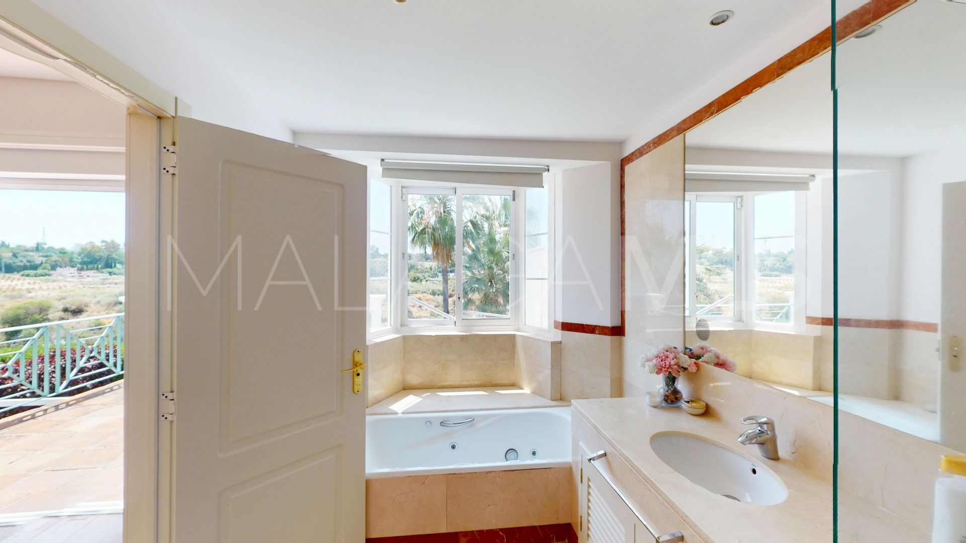Adosado for sale in Guadalmina Alta de 4 bedrooms