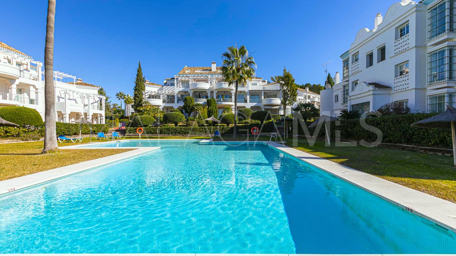 Adosado for sale in Guadalmina Alta de 4 bedrooms