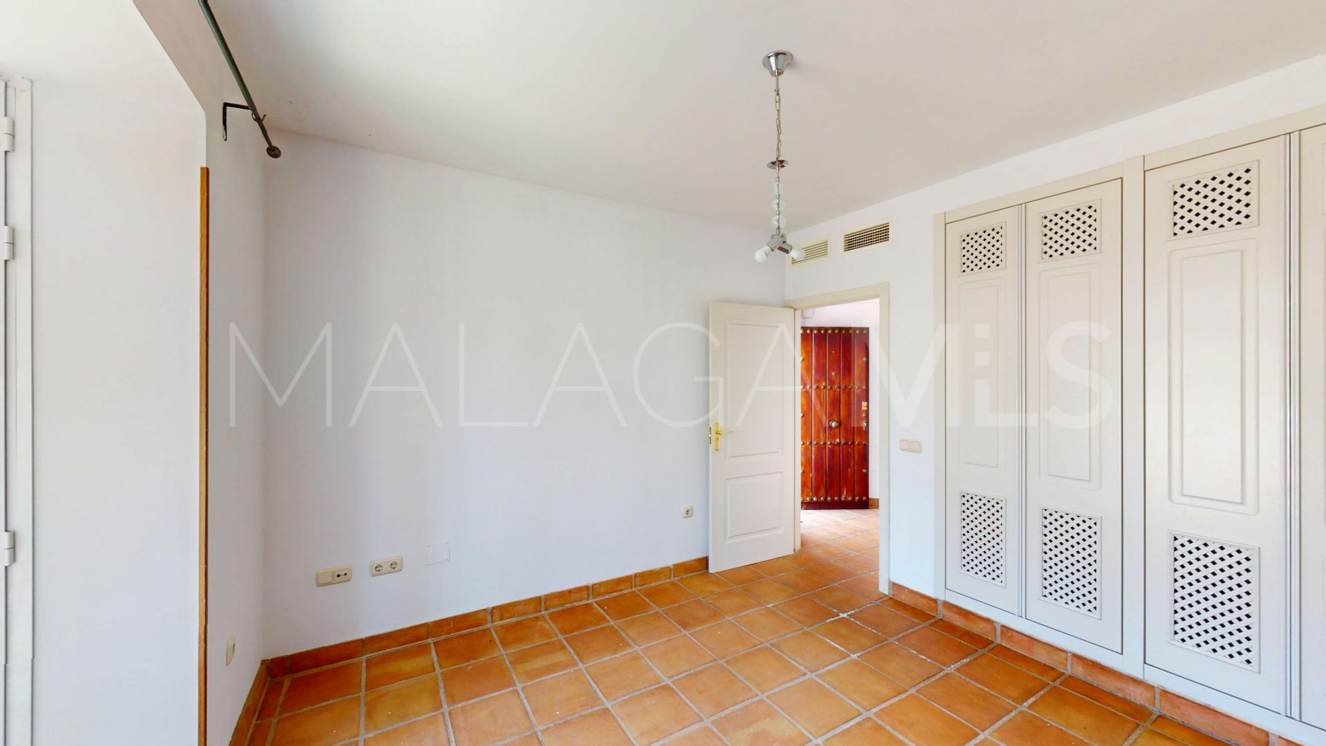 Adosado for sale in Guadalmina Alta de 4 bedrooms