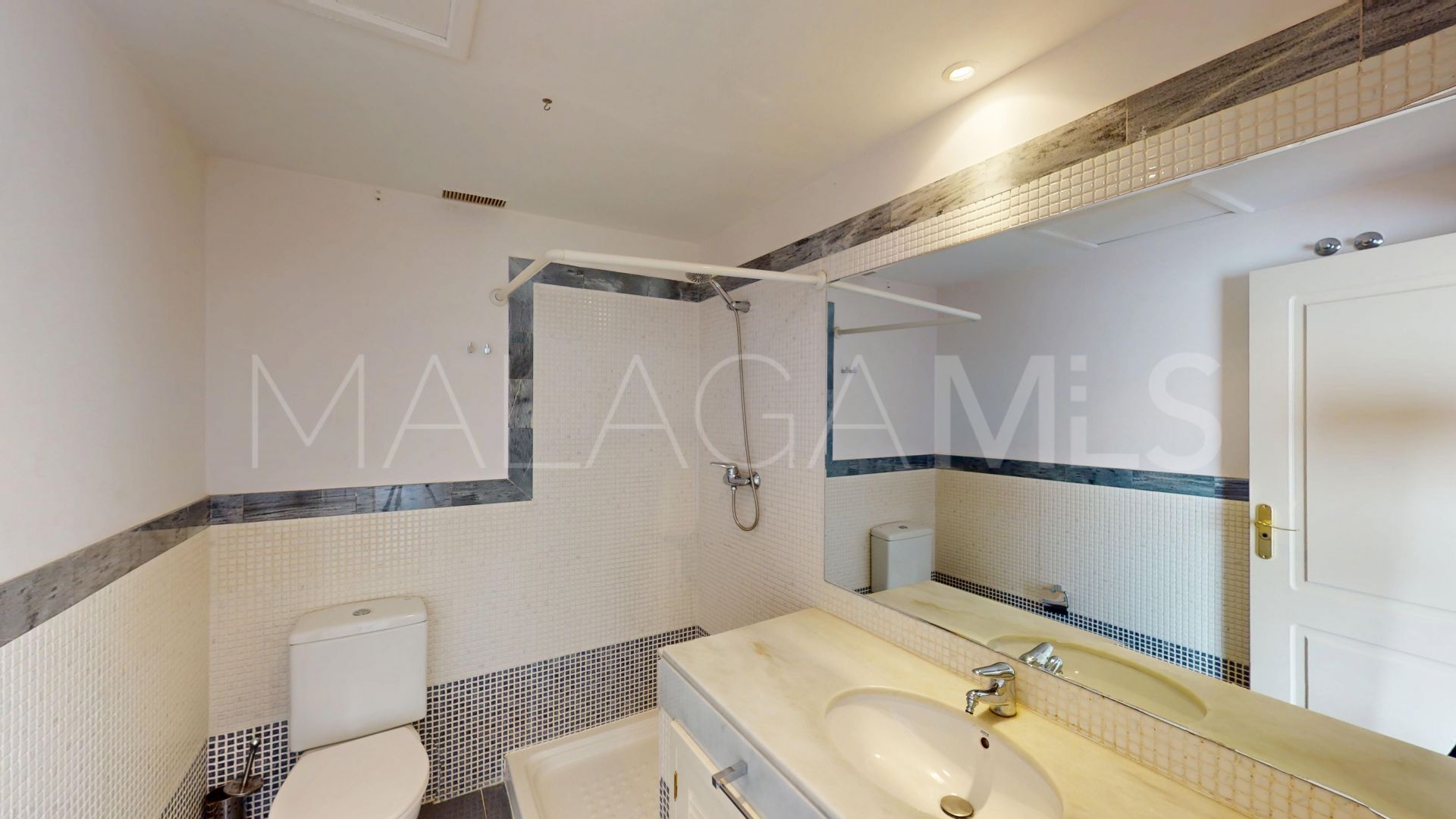 Adosado for sale in Guadalmina Alta de 4 bedrooms