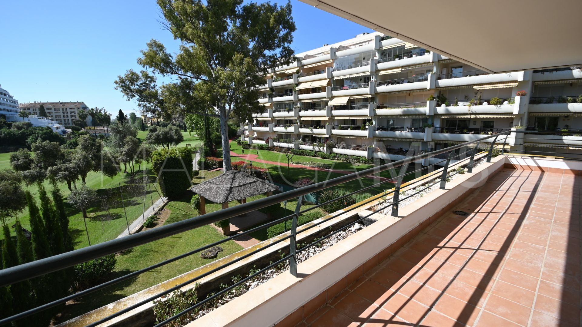 Buy apartamento with 3 bedrooms in Guadalmina Alta