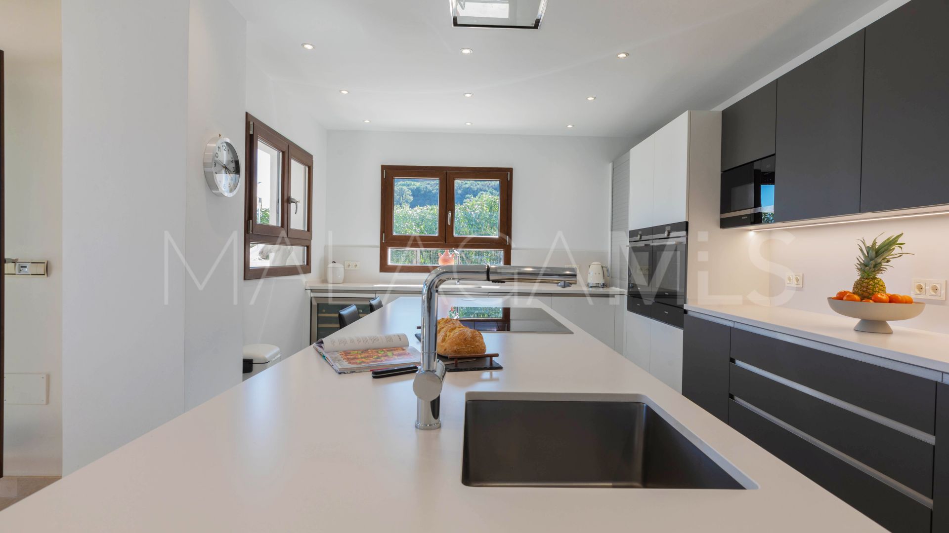 For sale Benahavis Hills Country Club 4 bedrooms villa
