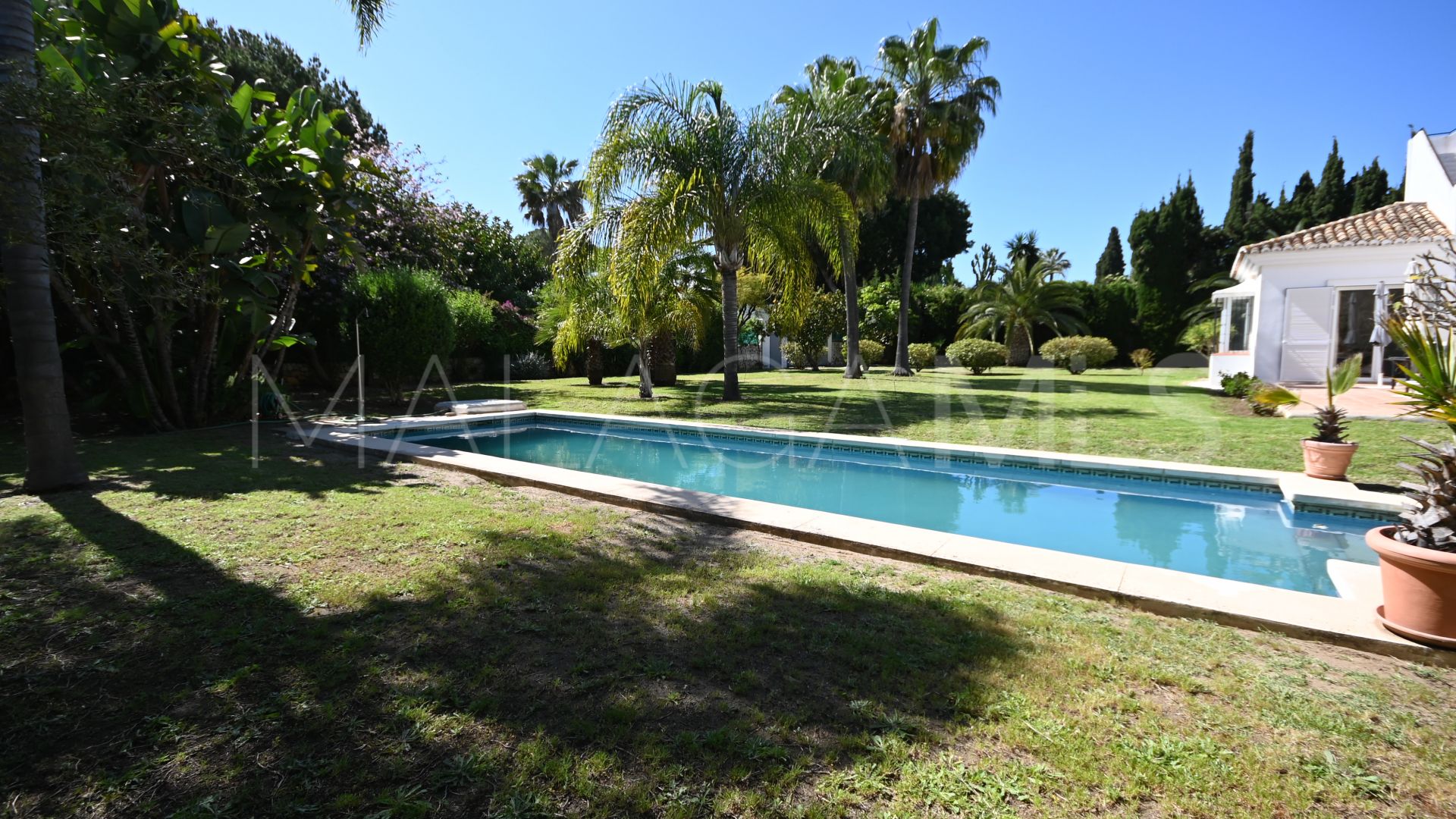 Villa for sale in Guadalmina Baja