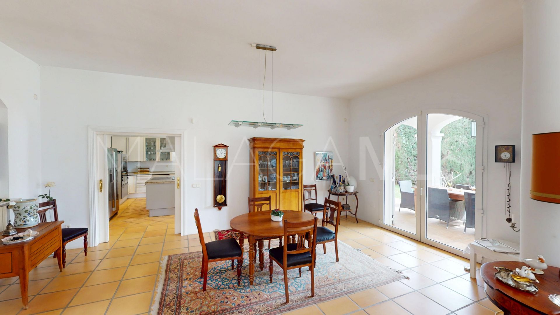 Villa for sale in Guadalmina Baja