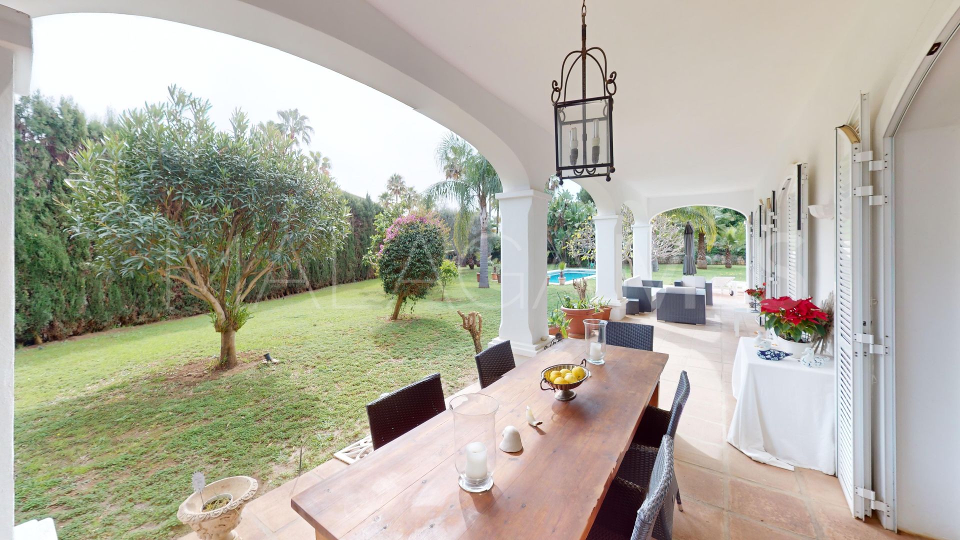 Villa for sale in Guadalmina Baja