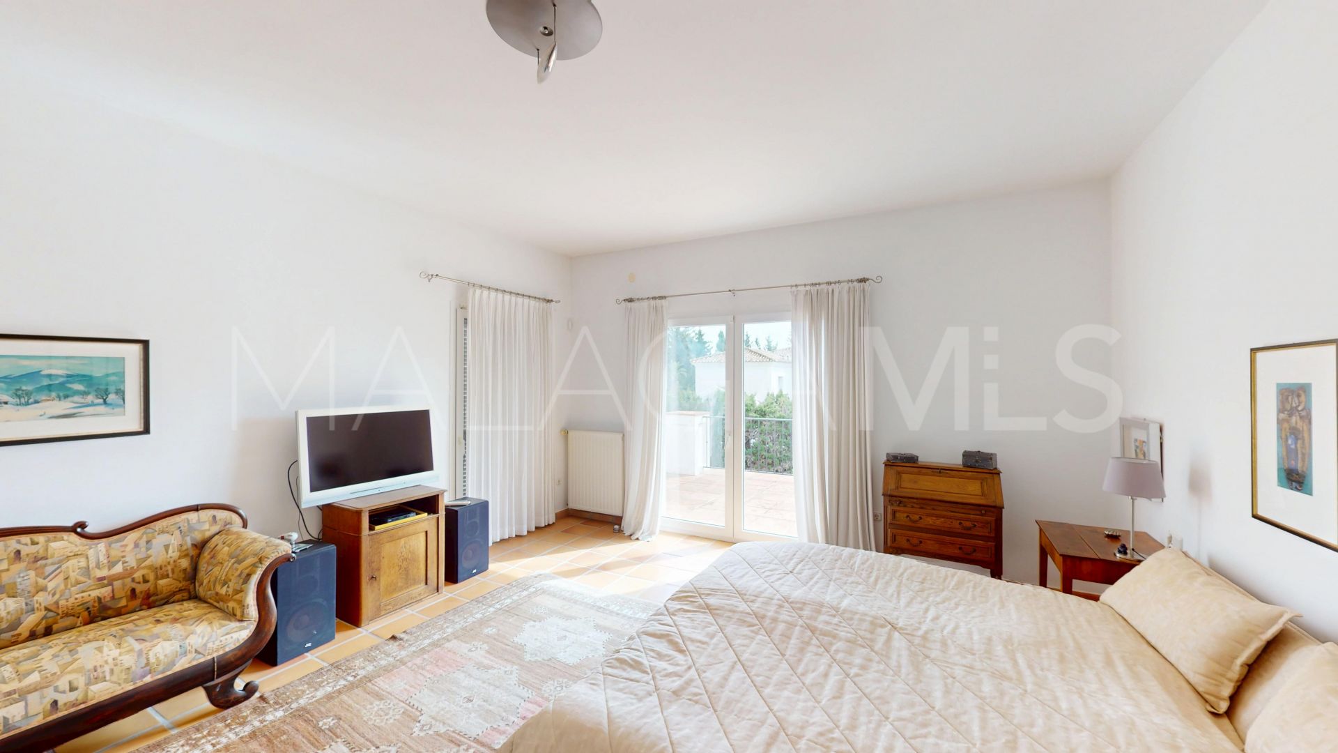 Villa for sale in Guadalmina Baja