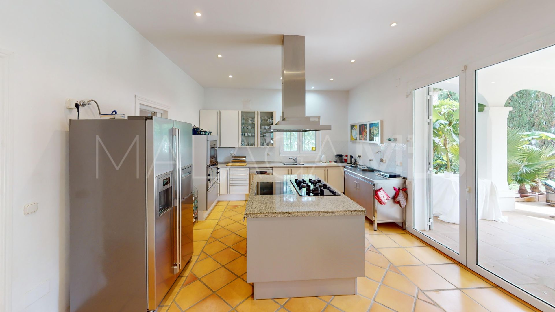 Villa for sale in Guadalmina Baja
