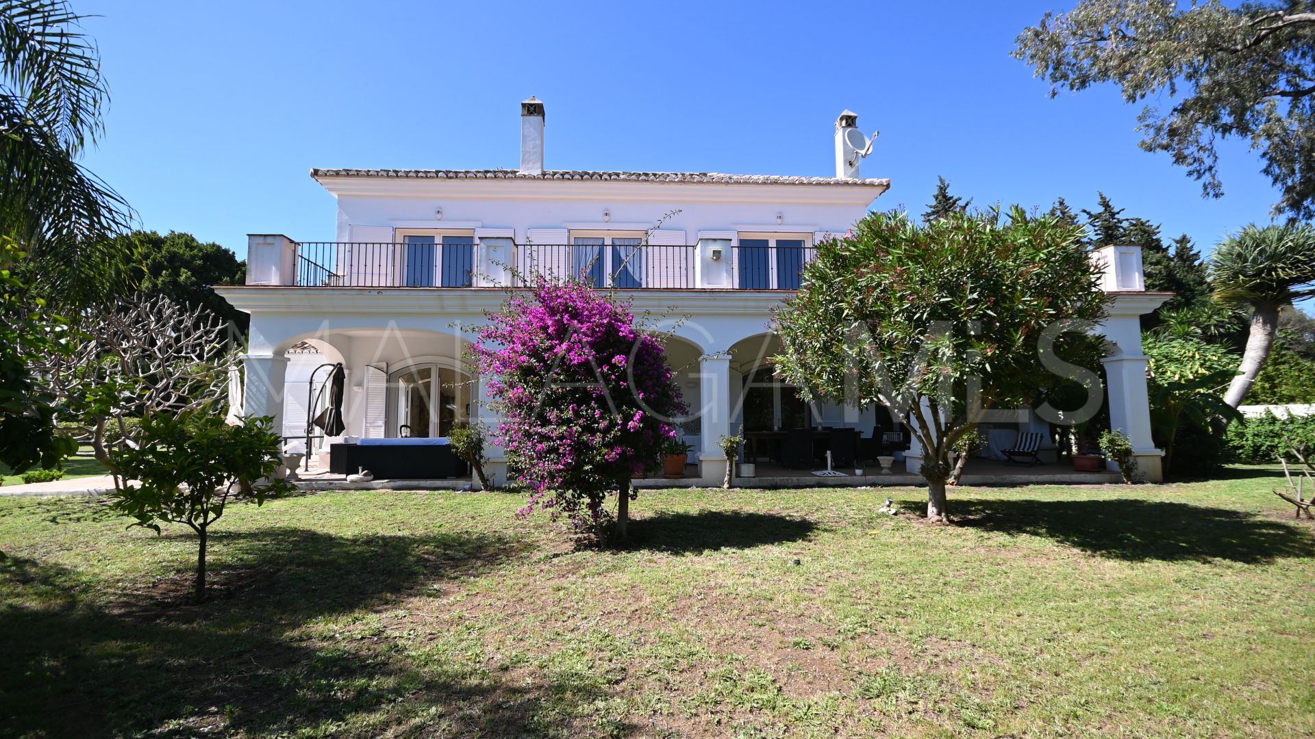 Villa for sale in Guadalmina Baja
