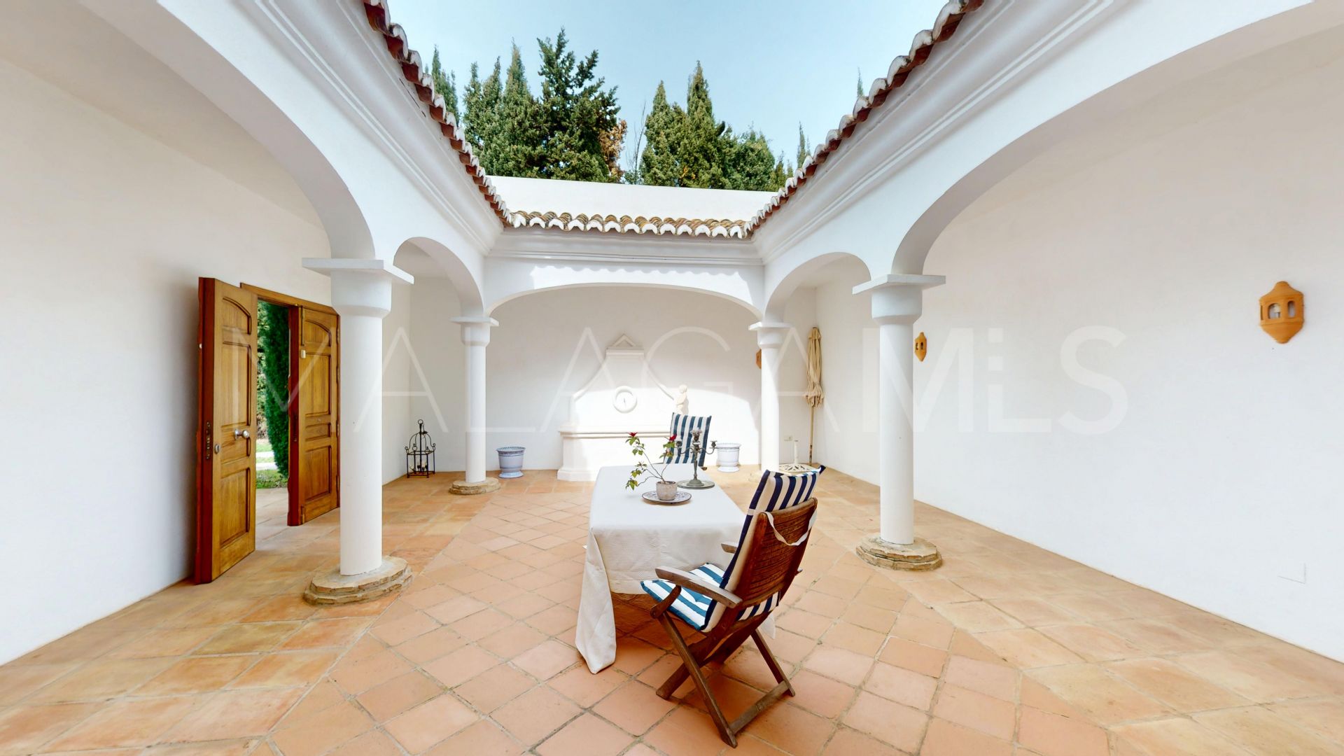 Villa for sale in Guadalmina Baja