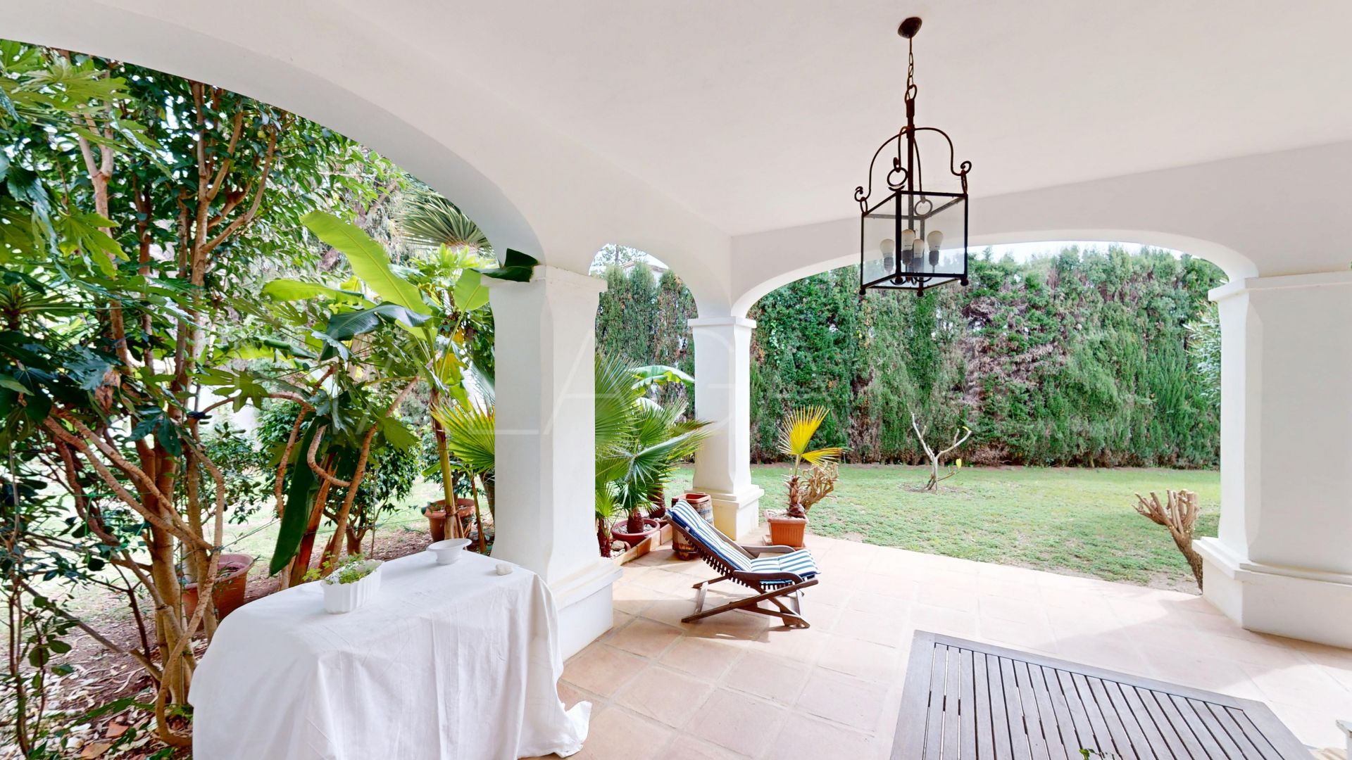 Villa for sale in Guadalmina Baja