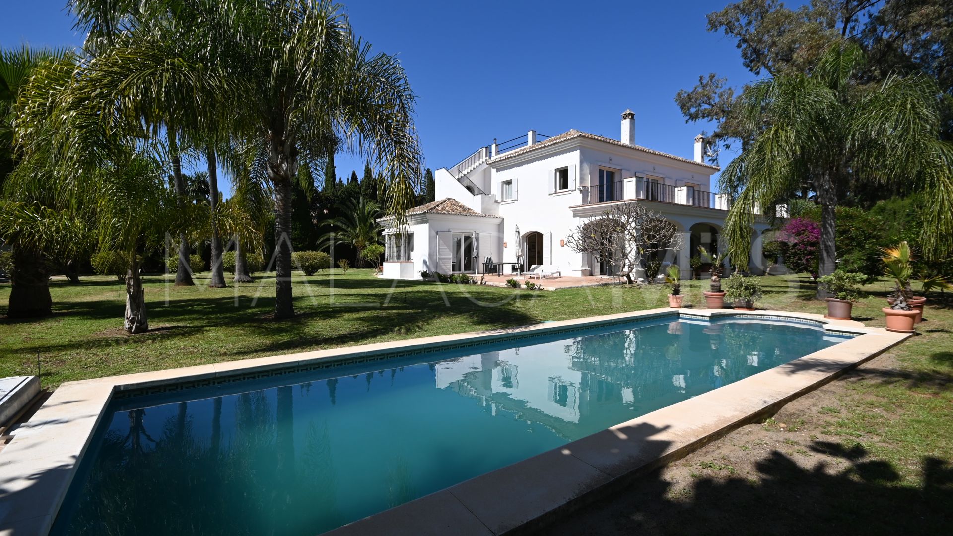 Villa for sale in Guadalmina Baja