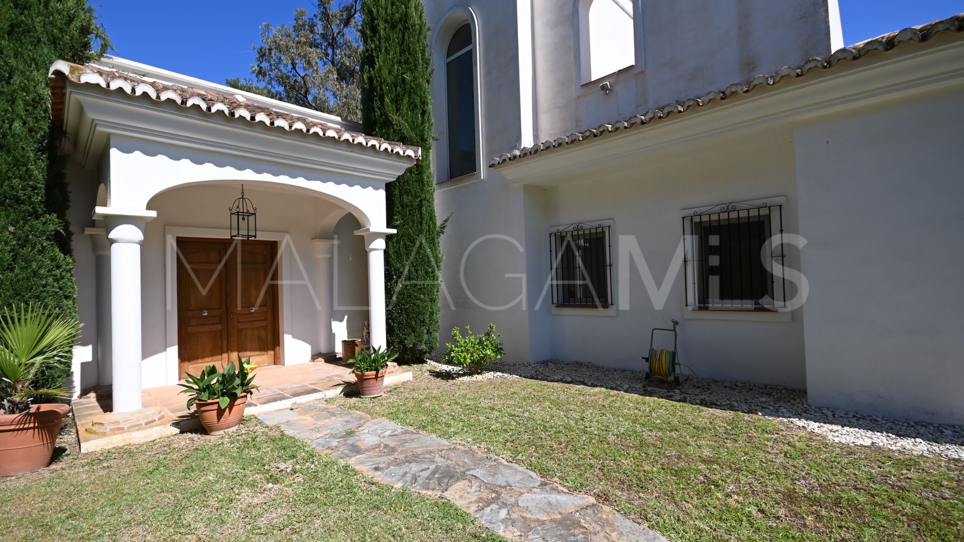 Villa for sale in Guadalmina Baja
