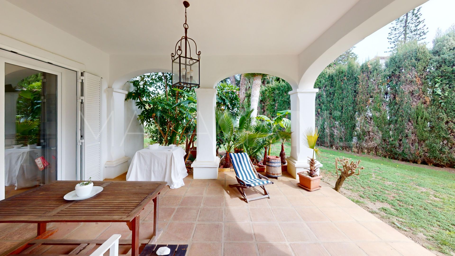 Villa for sale in Guadalmina Baja