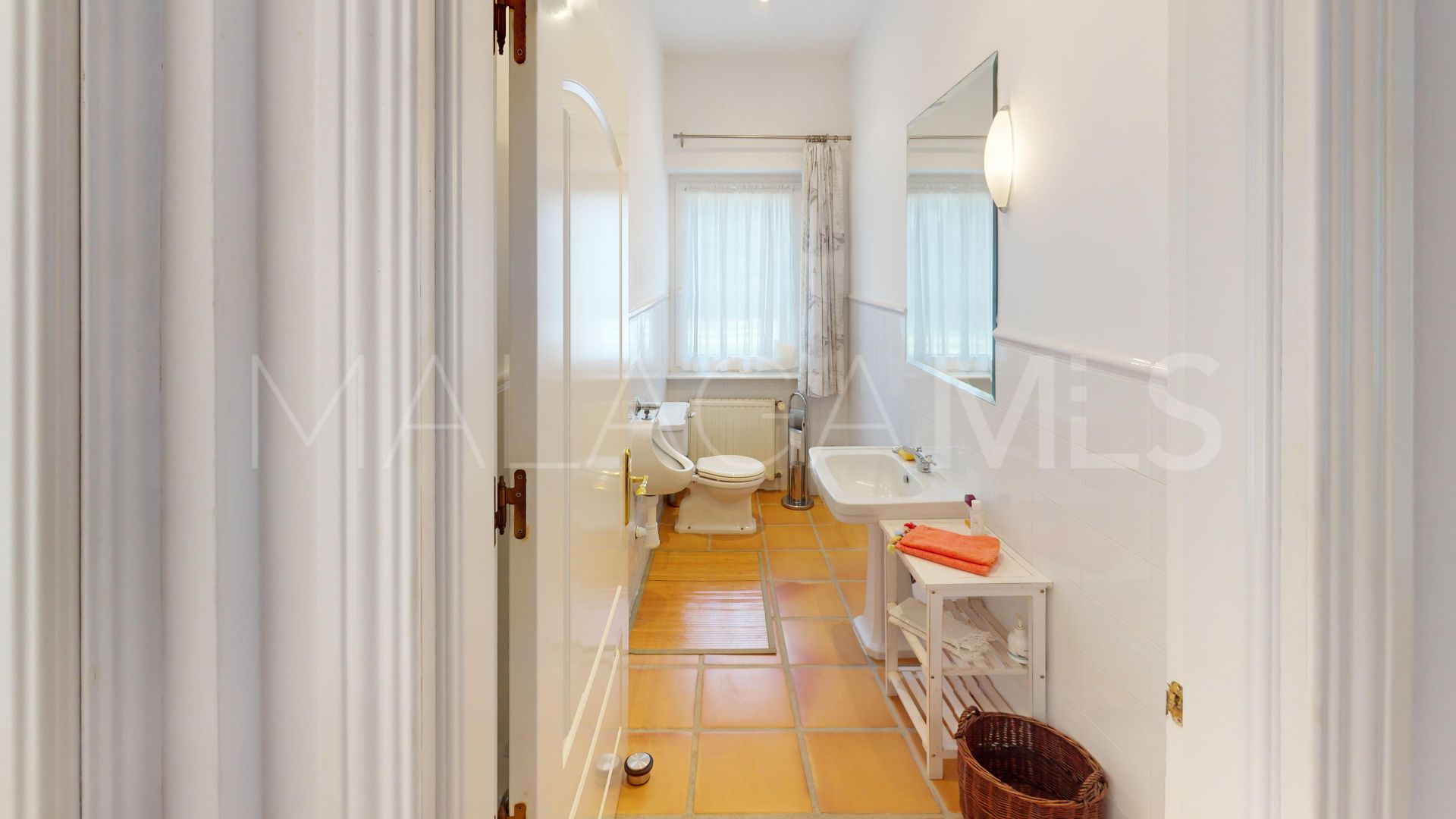 Villa for sale in Guadalmina Baja