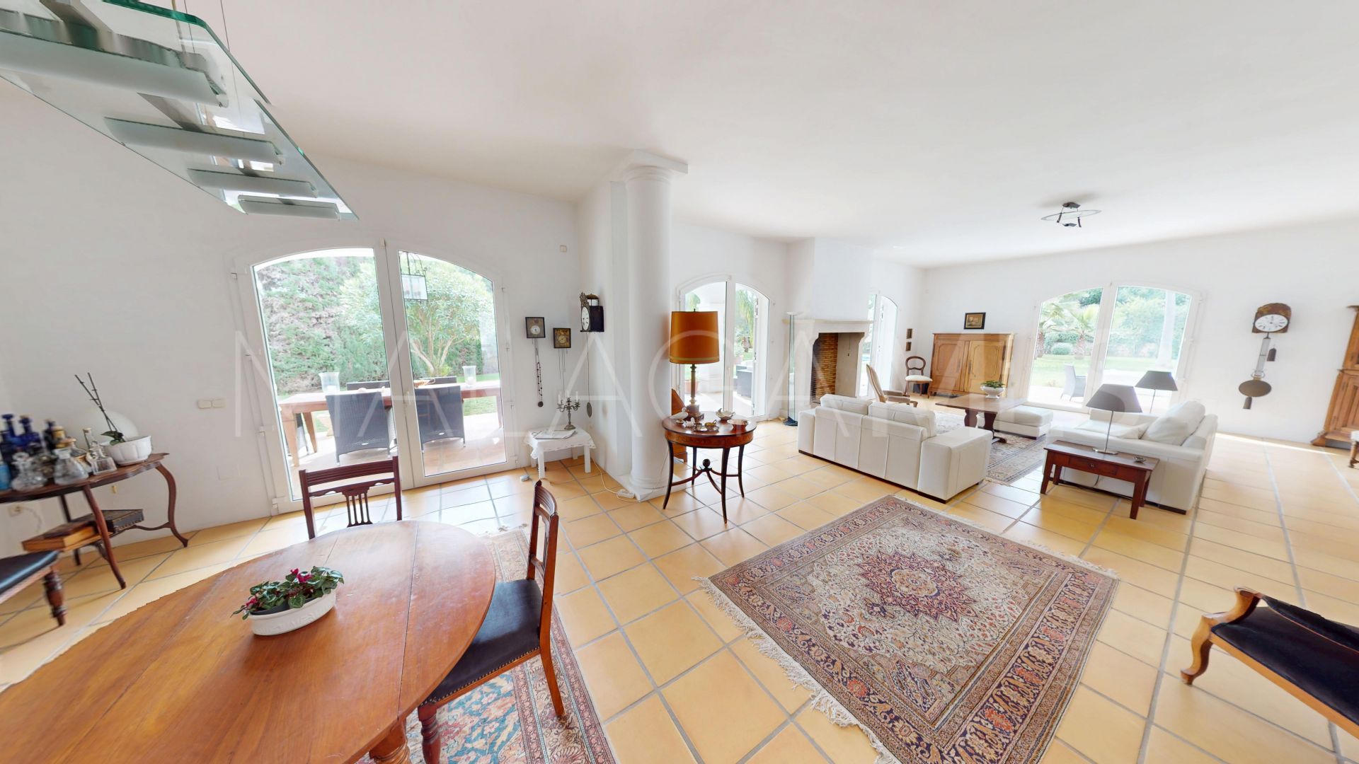 Villa for sale in Guadalmina Baja