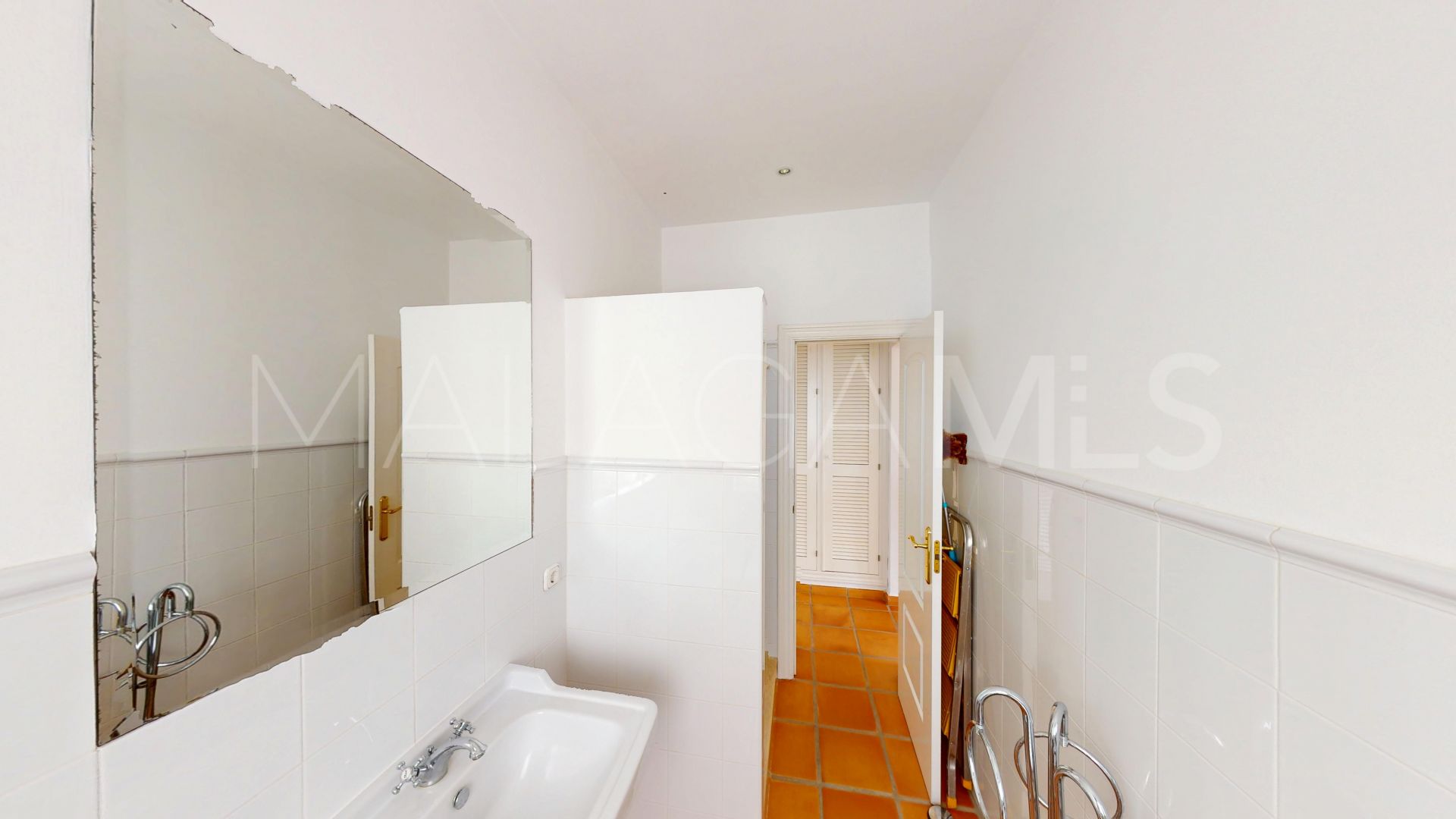 Villa for sale in Guadalmina Baja