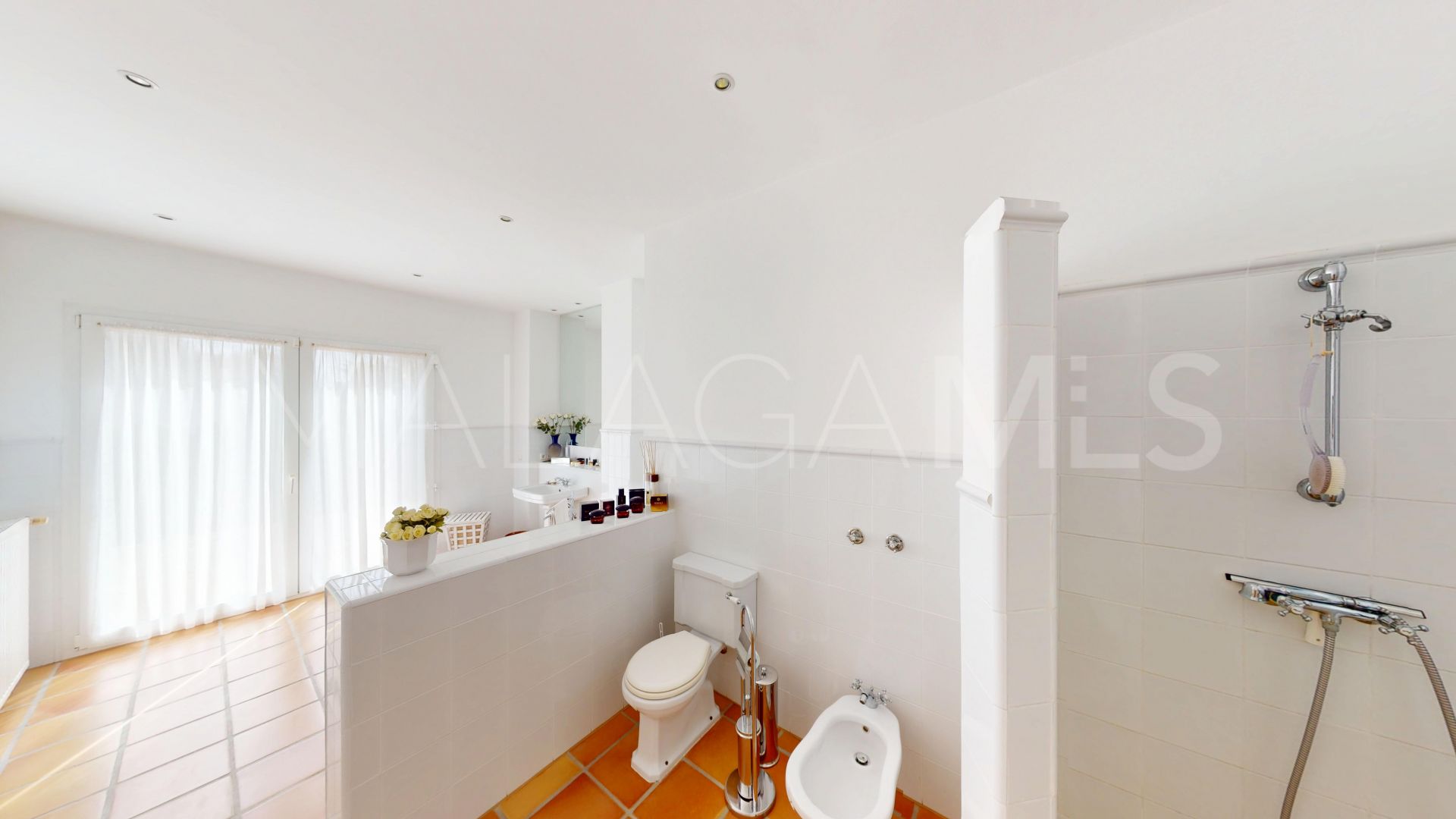 Villa for sale in Guadalmina Baja