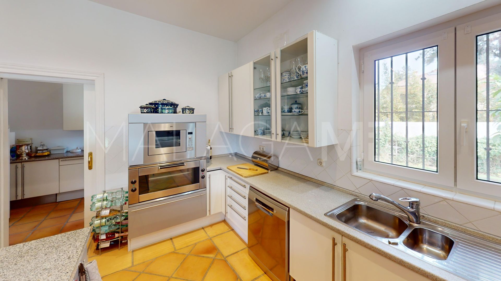Villa for sale in Guadalmina Baja