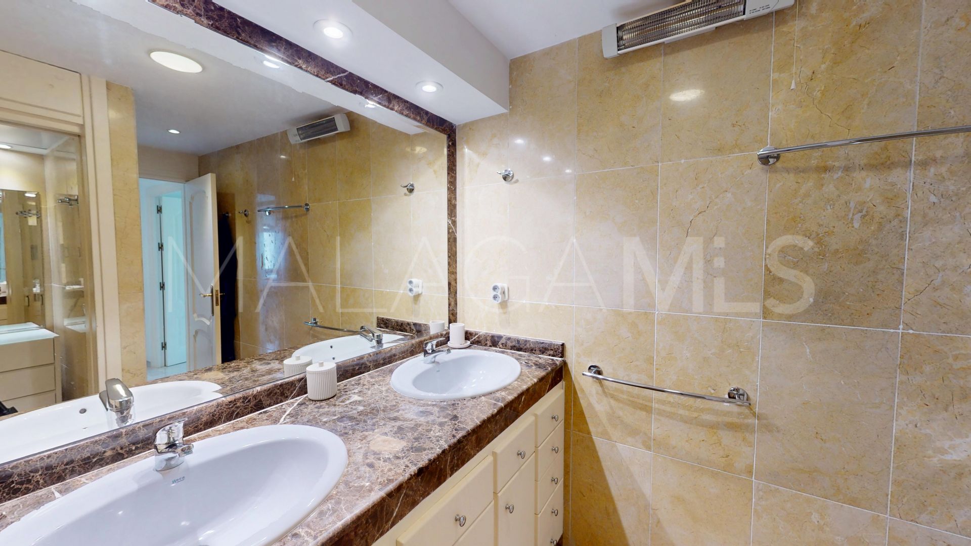 Se vende apartamento in Playas del Duque de 2 bedrooms