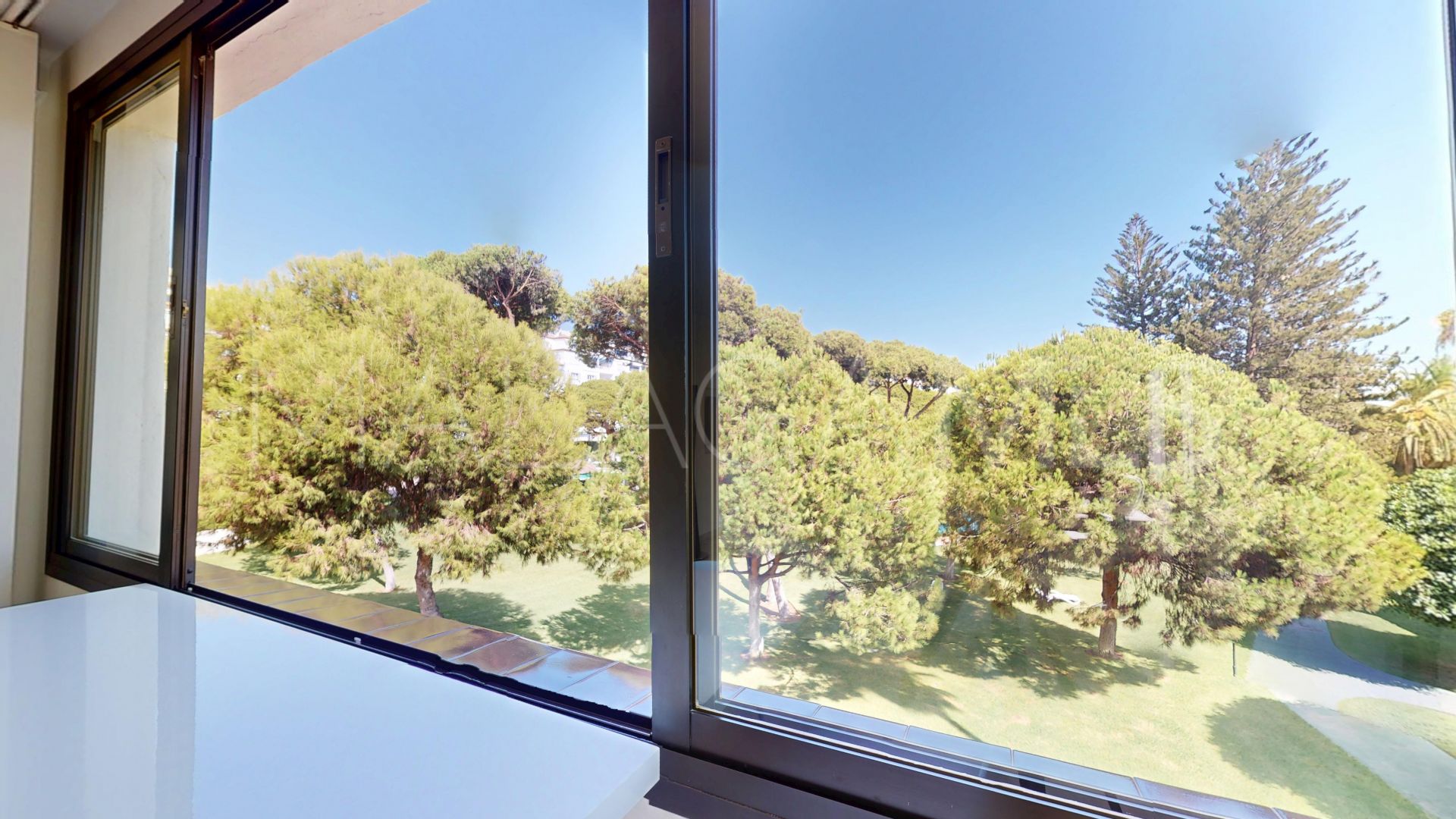 Se vende apartamento in Playas del Duque de 2 bedrooms