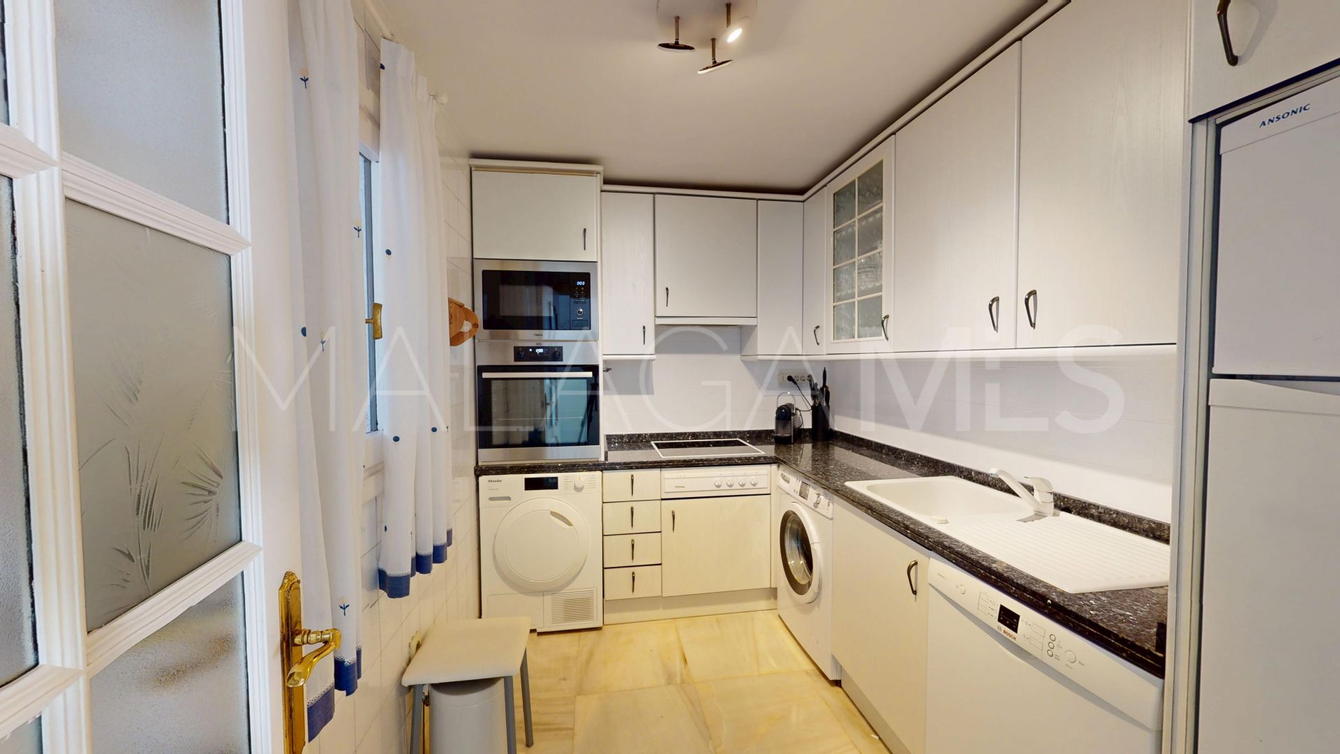 Se vende apartamento in Playas del Duque de 2 bedrooms