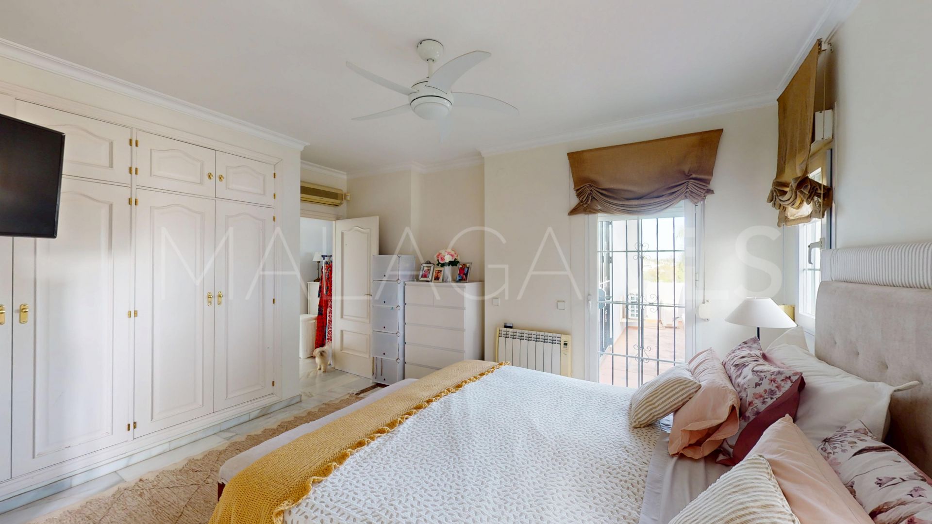 Hus i byn for sale in Monte Biarritz
