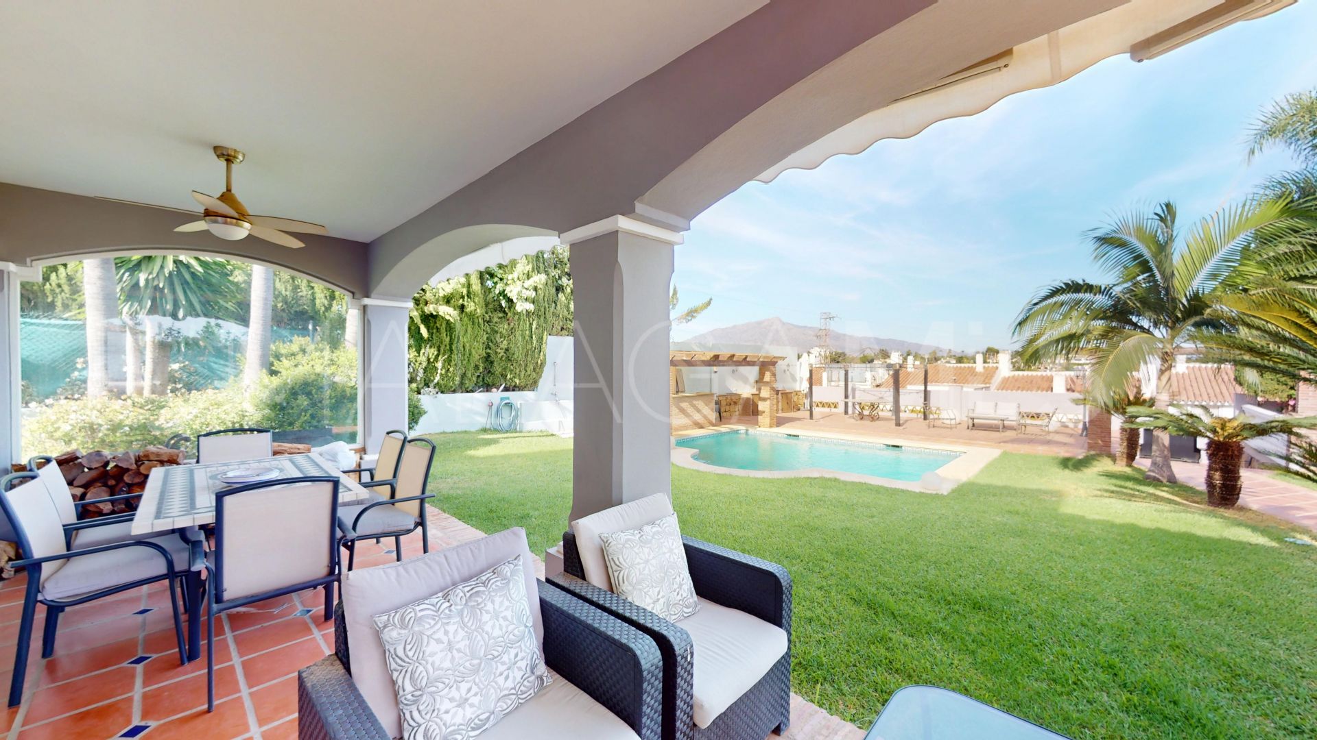 Hus i byn for sale in Monte Biarritz