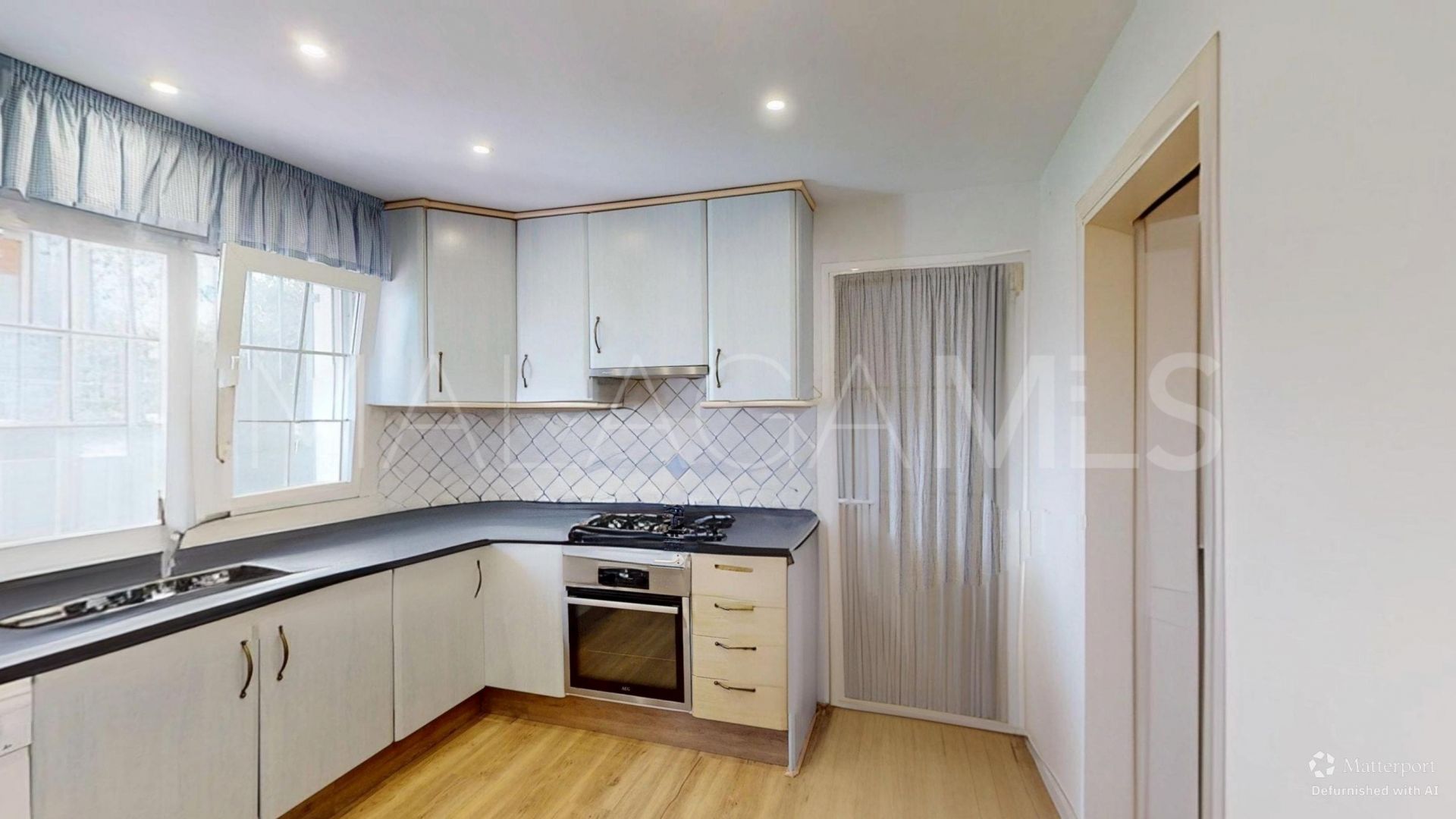 Hus i byn for sale in Monte Biarritz