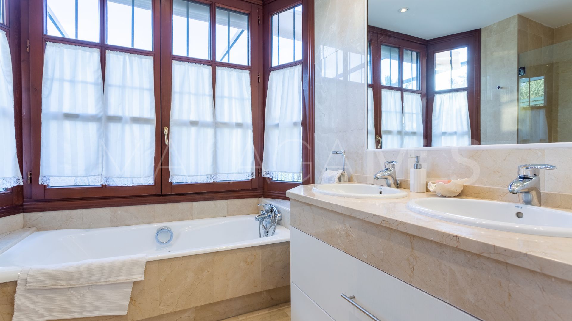 Villa for sale with 5 bedrooms in Isla de Guadalmina