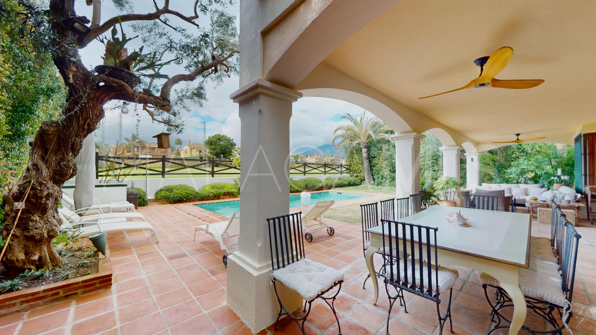 Villa for sale with 5 bedrooms in Isla de Guadalmina