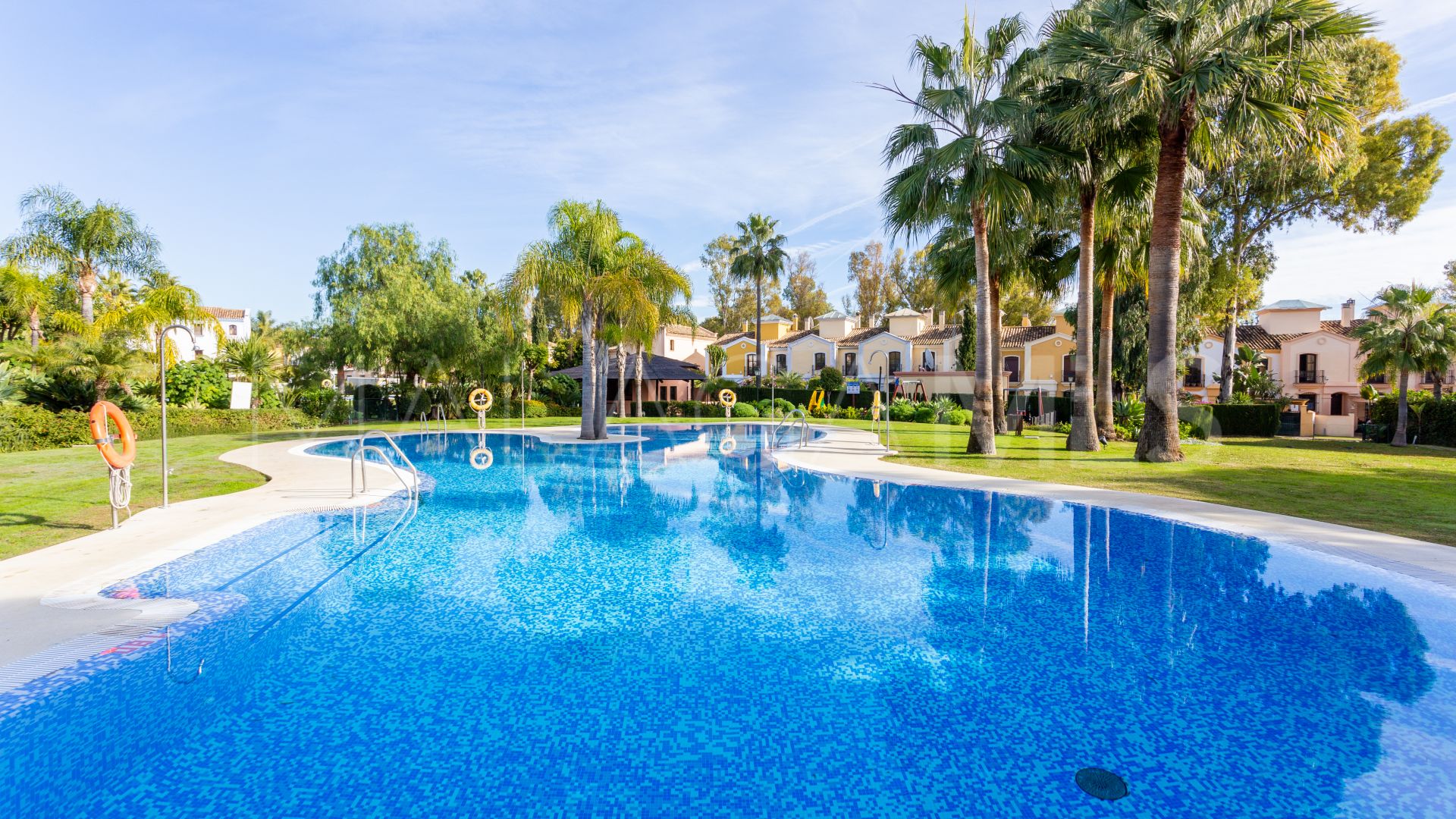 Villa for sale with 5 bedrooms in Isla de Guadalmina