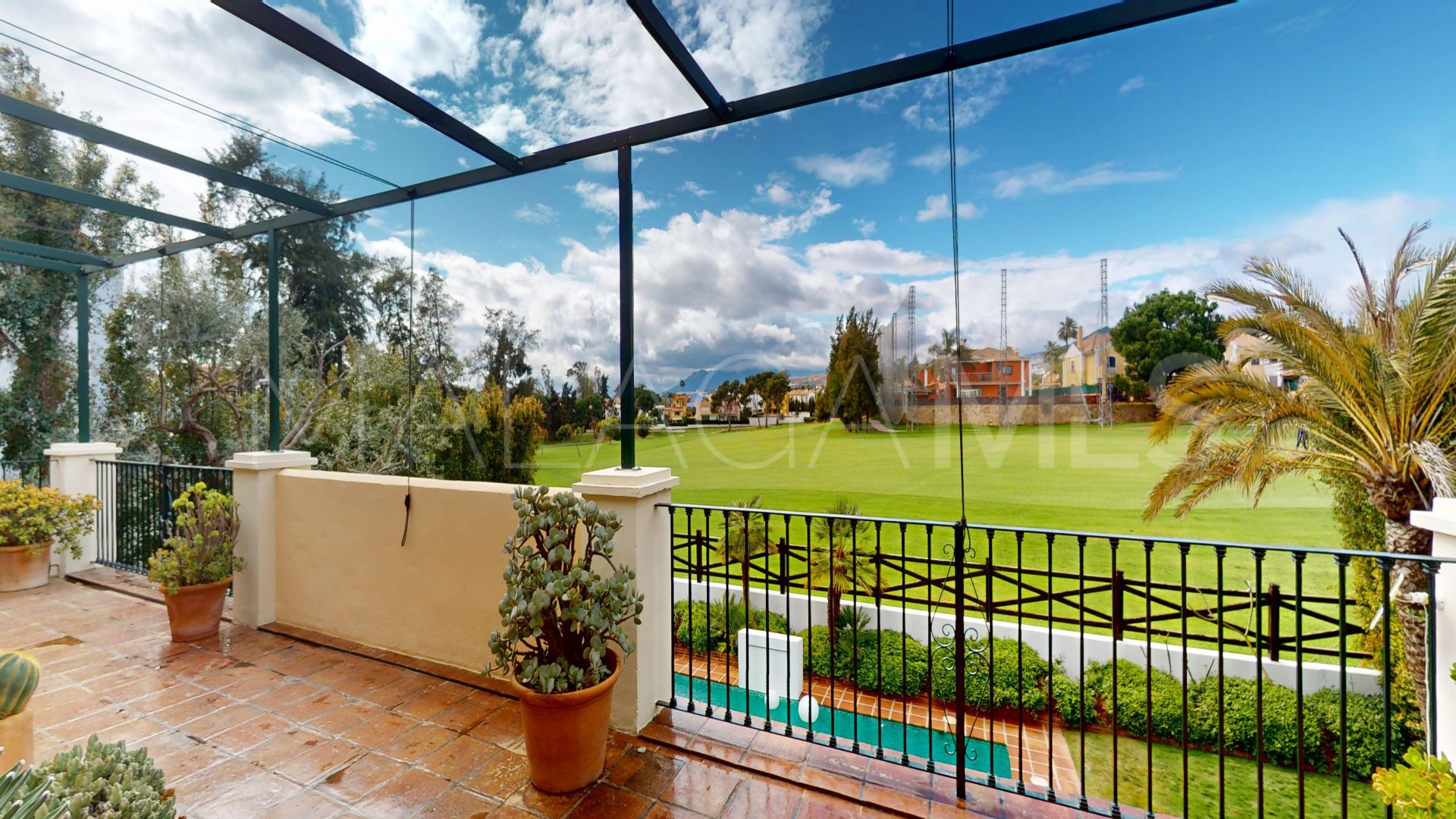 Villa for sale with 5 bedrooms in Isla de Guadalmina