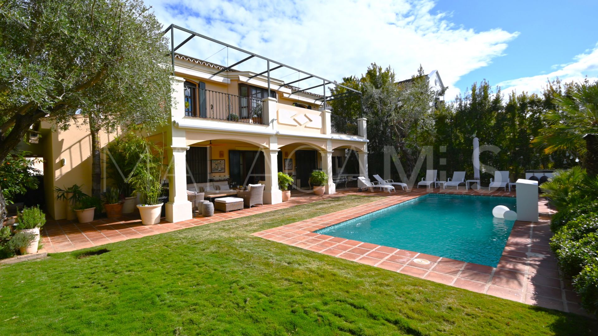 Villa for sale with 5 bedrooms in Isla de Guadalmina
