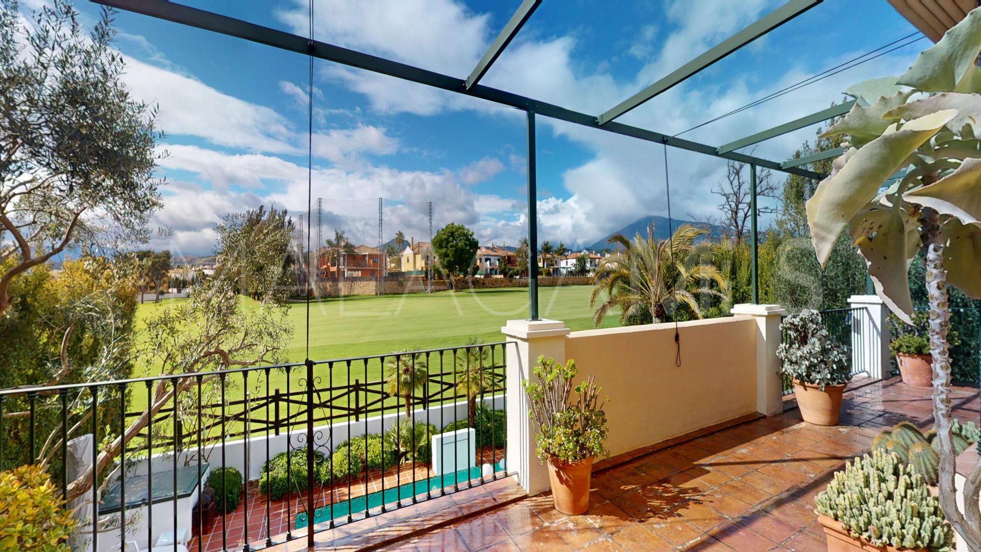 Villa for sale with 5 bedrooms in Isla de Guadalmina