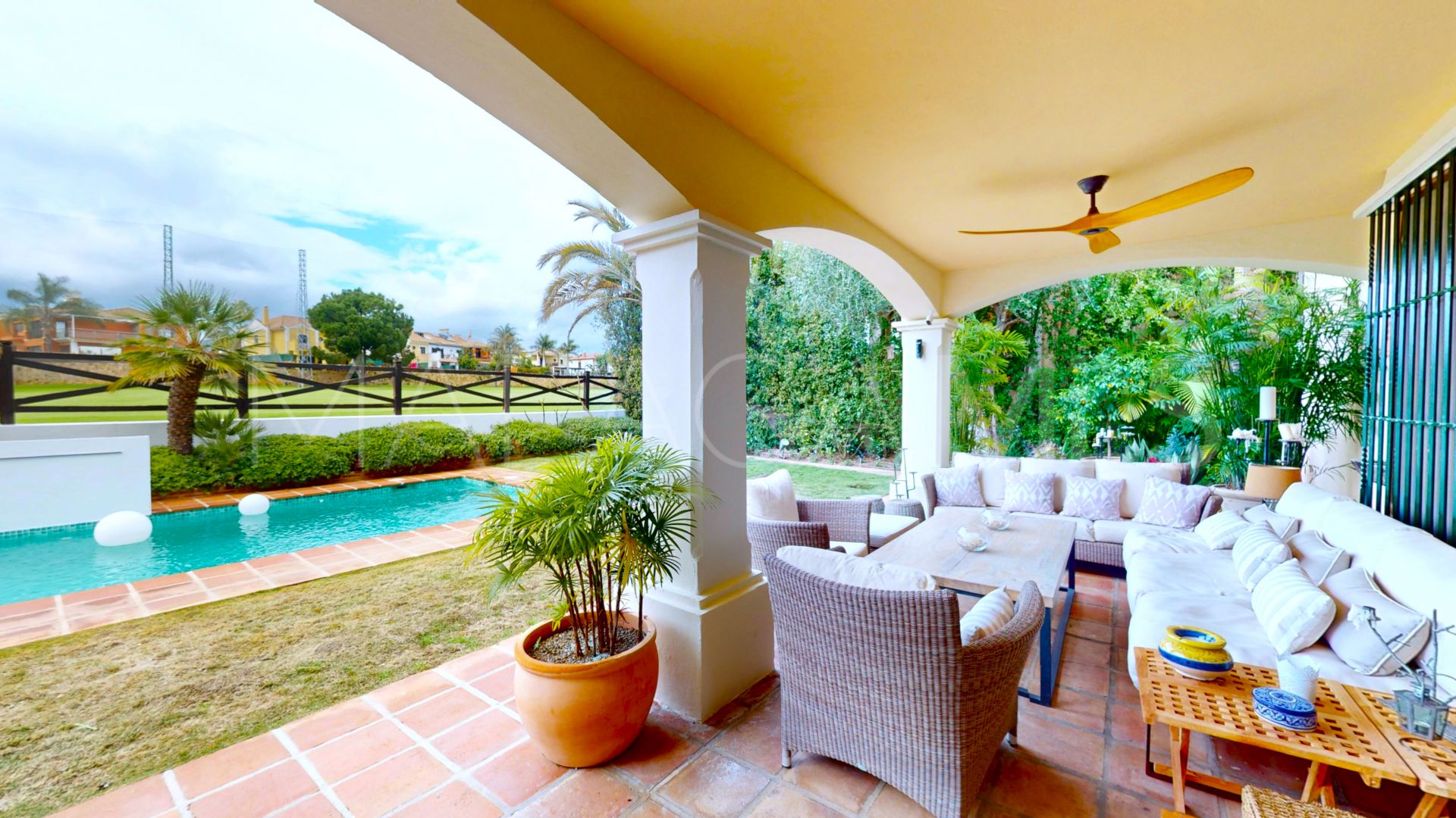Villa for sale with 5 bedrooms in Isla de Guadalmina