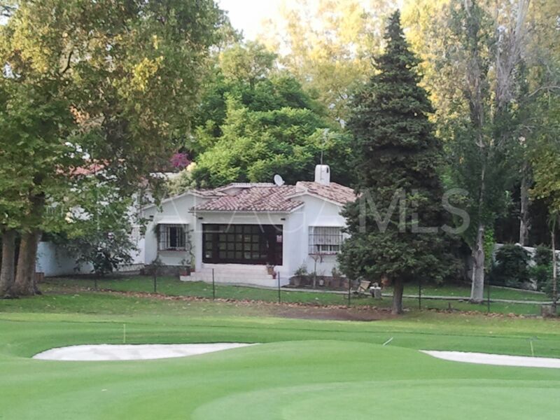 Buy villa in Guadalmina Alta with 3 bedrooms