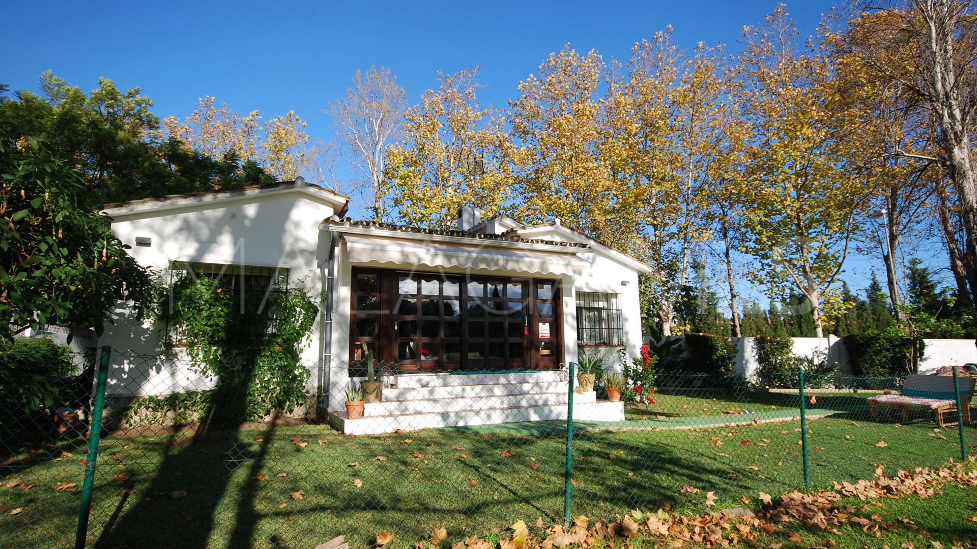 Buy villa in Guadalmina Alta with 3 bedrooms