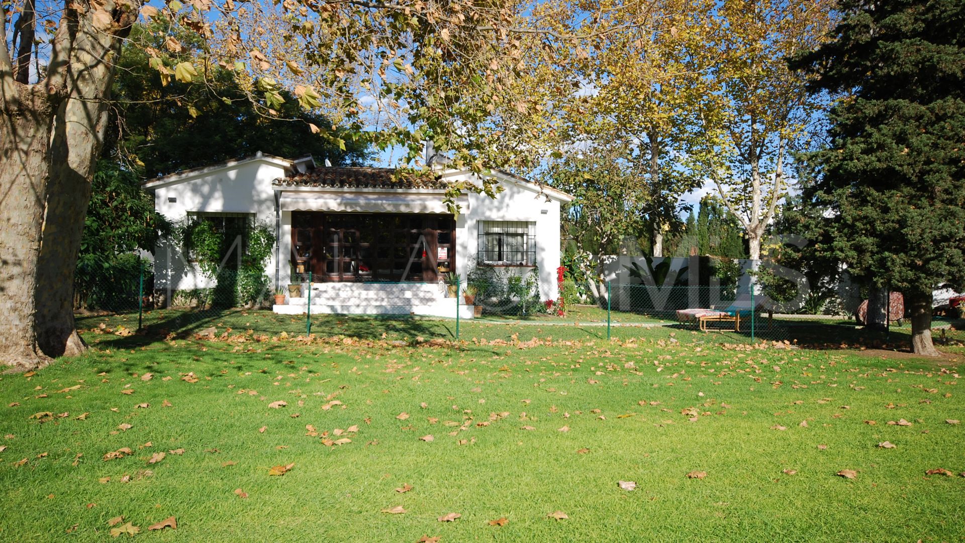 Buy villa in Guadalmina Alta with 3 bedrooms